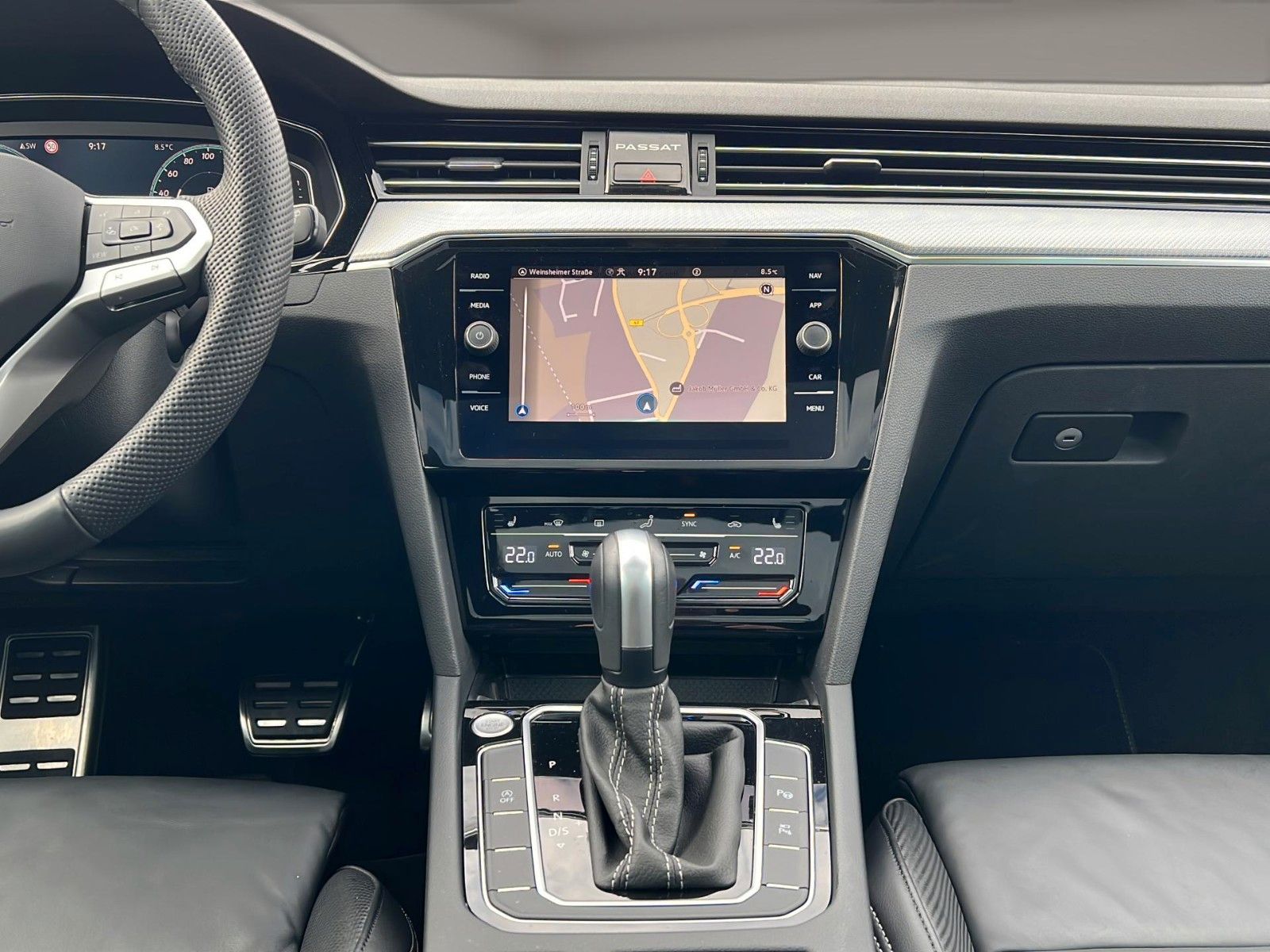 Fahrzeugabbildung Volkswagen Passat Variant 2.0 TDI DSG R-Line *Pano*Stand*