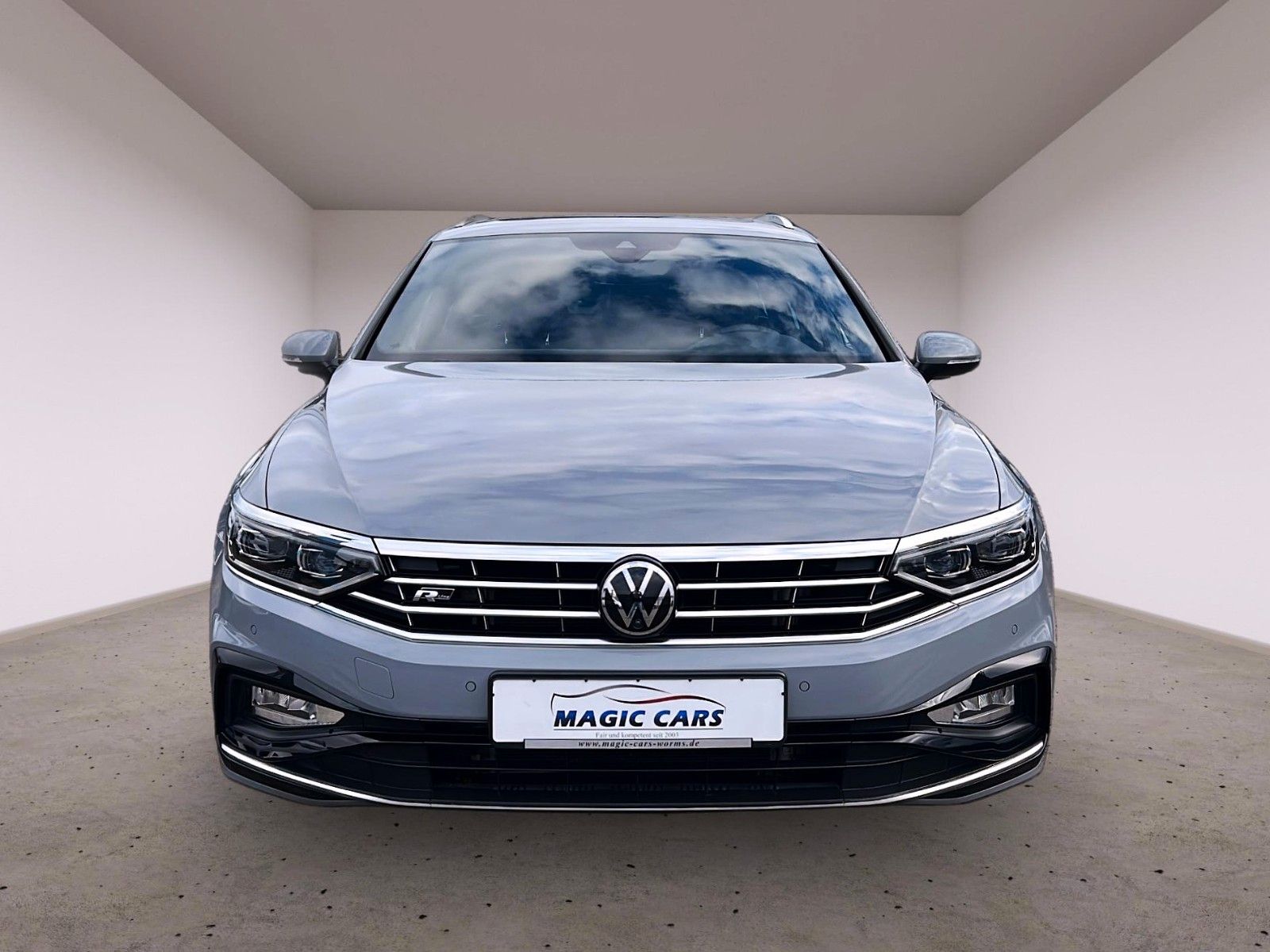 Fahrzeugabbildung Volkswagen Passat Variant 2.0 TDI DSG R-Line *Pano*Stand*