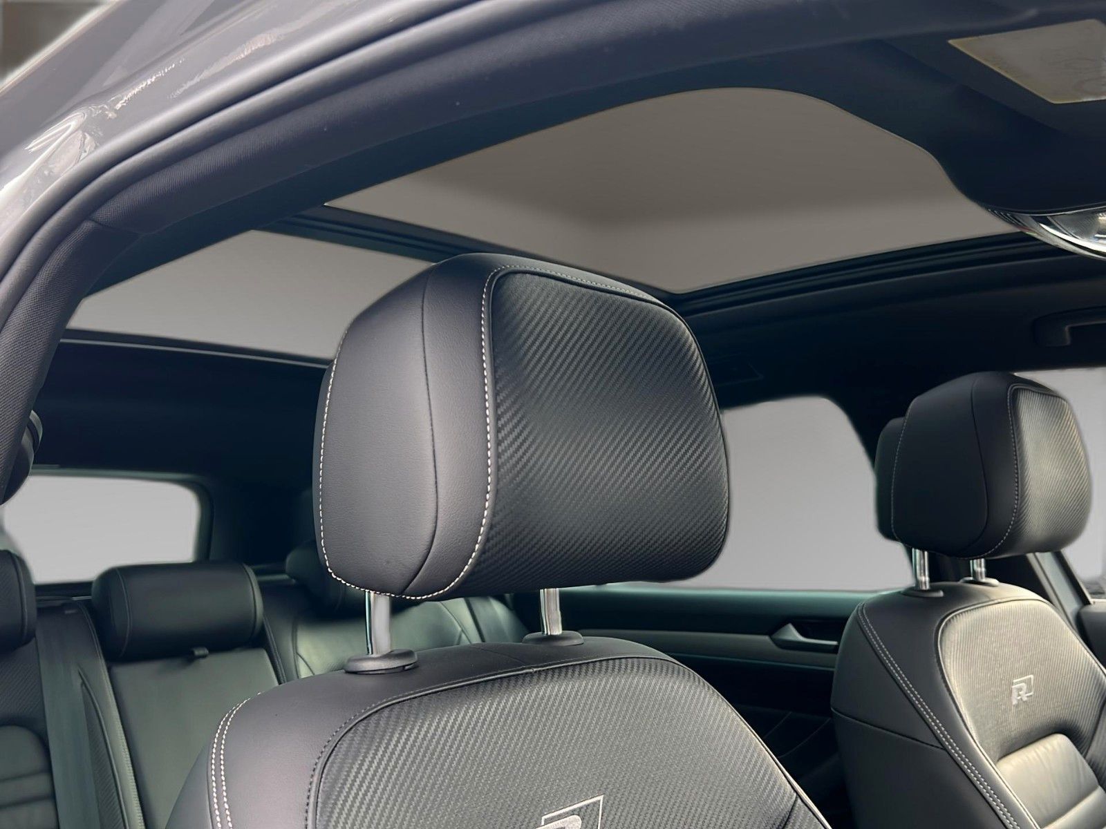 Fahrzeugabbildung Volkswagen Passat Variant 2.0 TDI DSG R-Line *Pano*Stand*