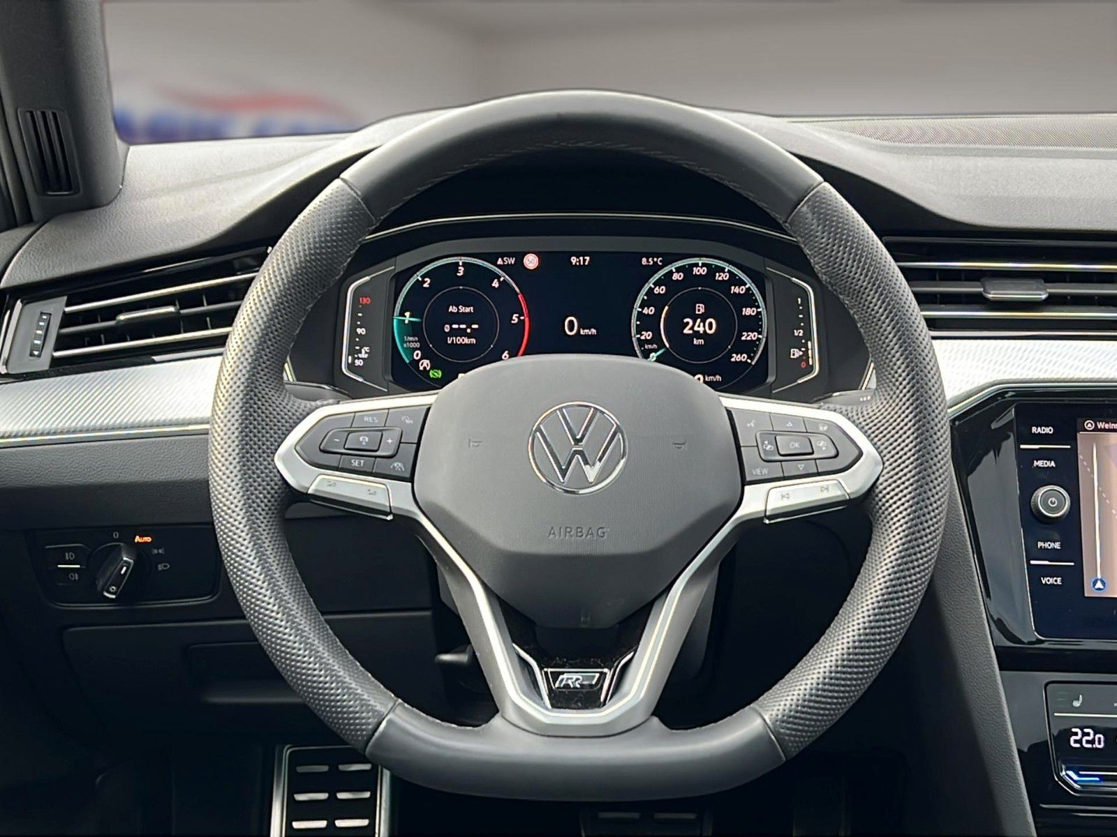 Fahrzeugabbildung Volkswagen Passat Variant 2.0 TDI DSG R-Line *Pano*Stand*