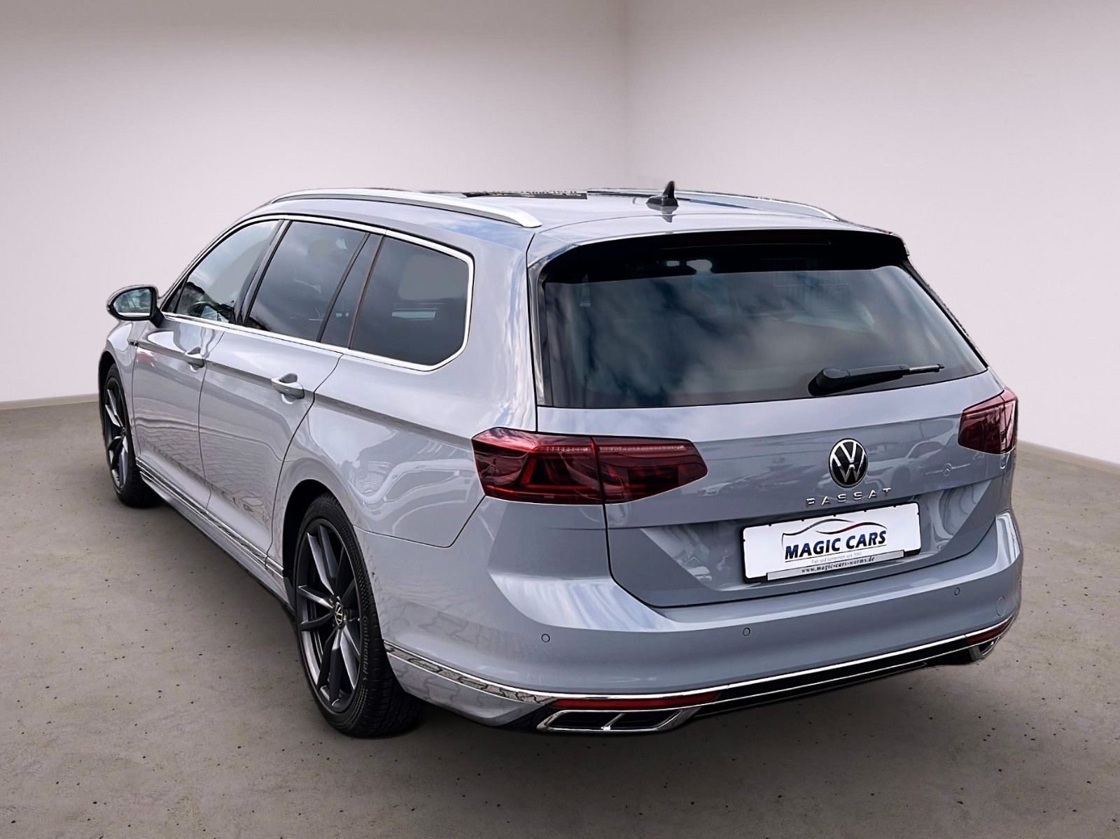 Fahrzeugabbildung Volkswagen Passat Variant 2.0 TDI DSG R-Line *Pano*Stand*