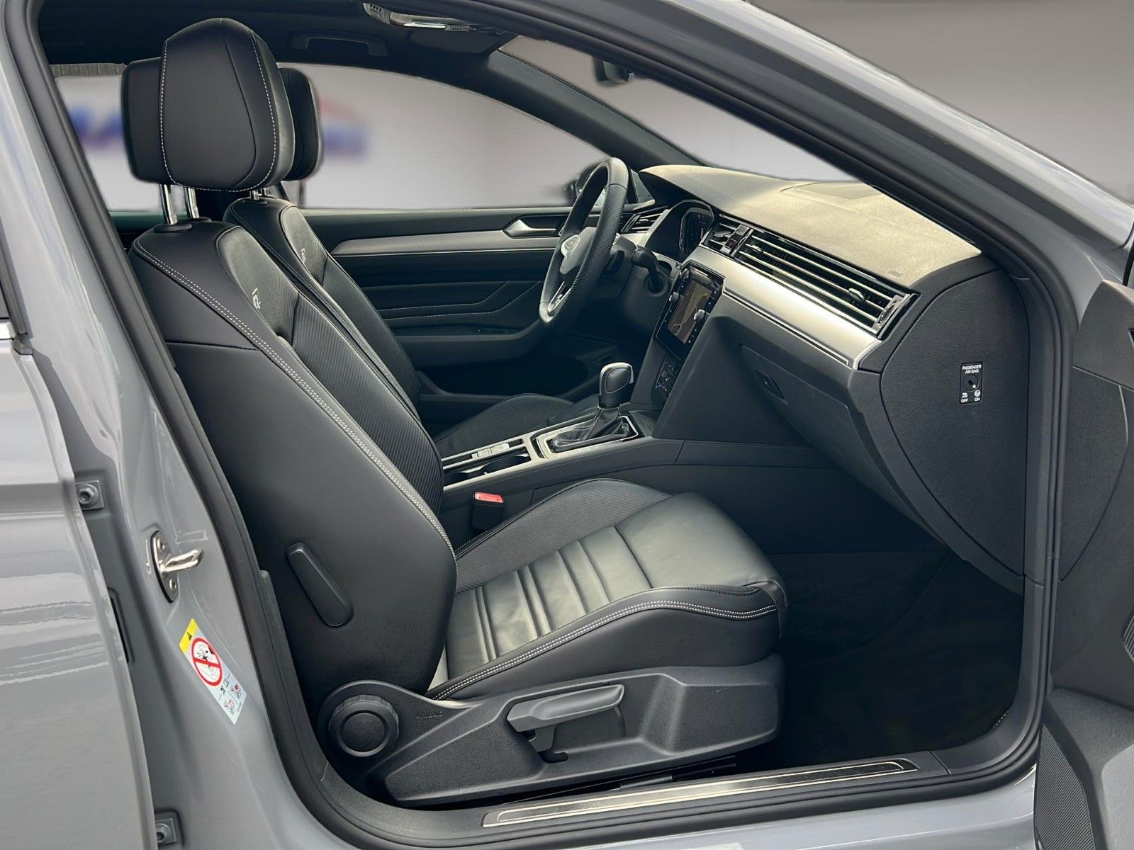 Fahrzeugabbildung Volkswagen Passat Variant 2.0 TDI DSG R-Line *Pano*Stand*