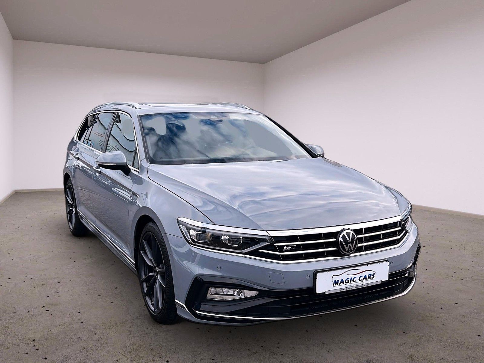 Fahrzeugabbildung Volkswagen Passat Variant 2.0 TDI DSG R-Line *Pano*Stand*