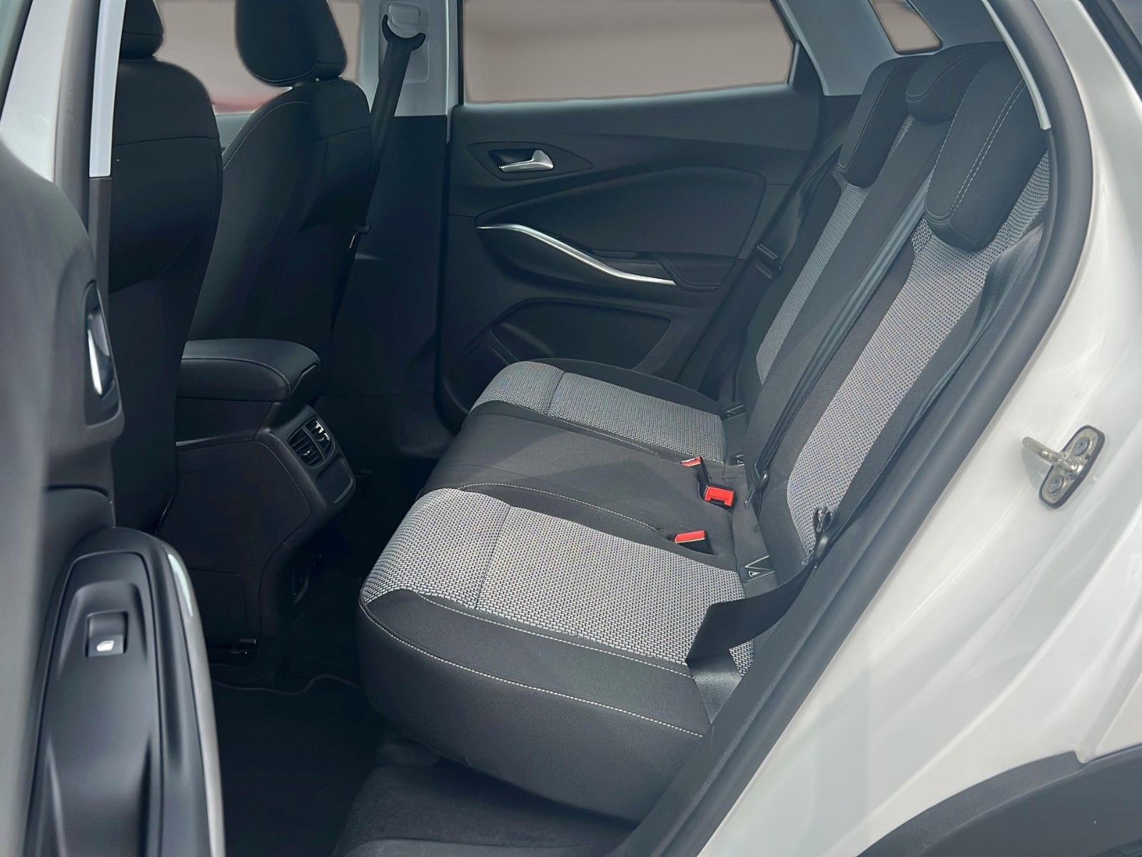 Fahrzeugabbildung Opel Grandland 1.5 D Automatik Business Edition *LED*