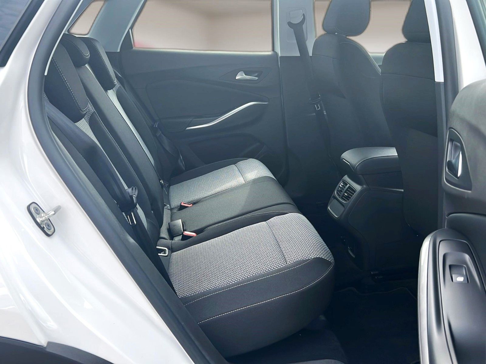 Fahrzeugabbildung Opel Grandland 1.5 D Automatik Business Edition *LED*