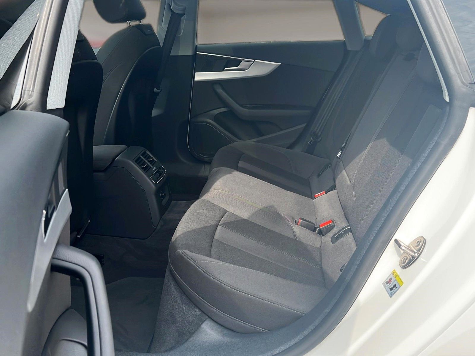 Fahrzeugabbildung Audi A5 Sportback 40TFSI S-Line Black Style*Pano*AHK*