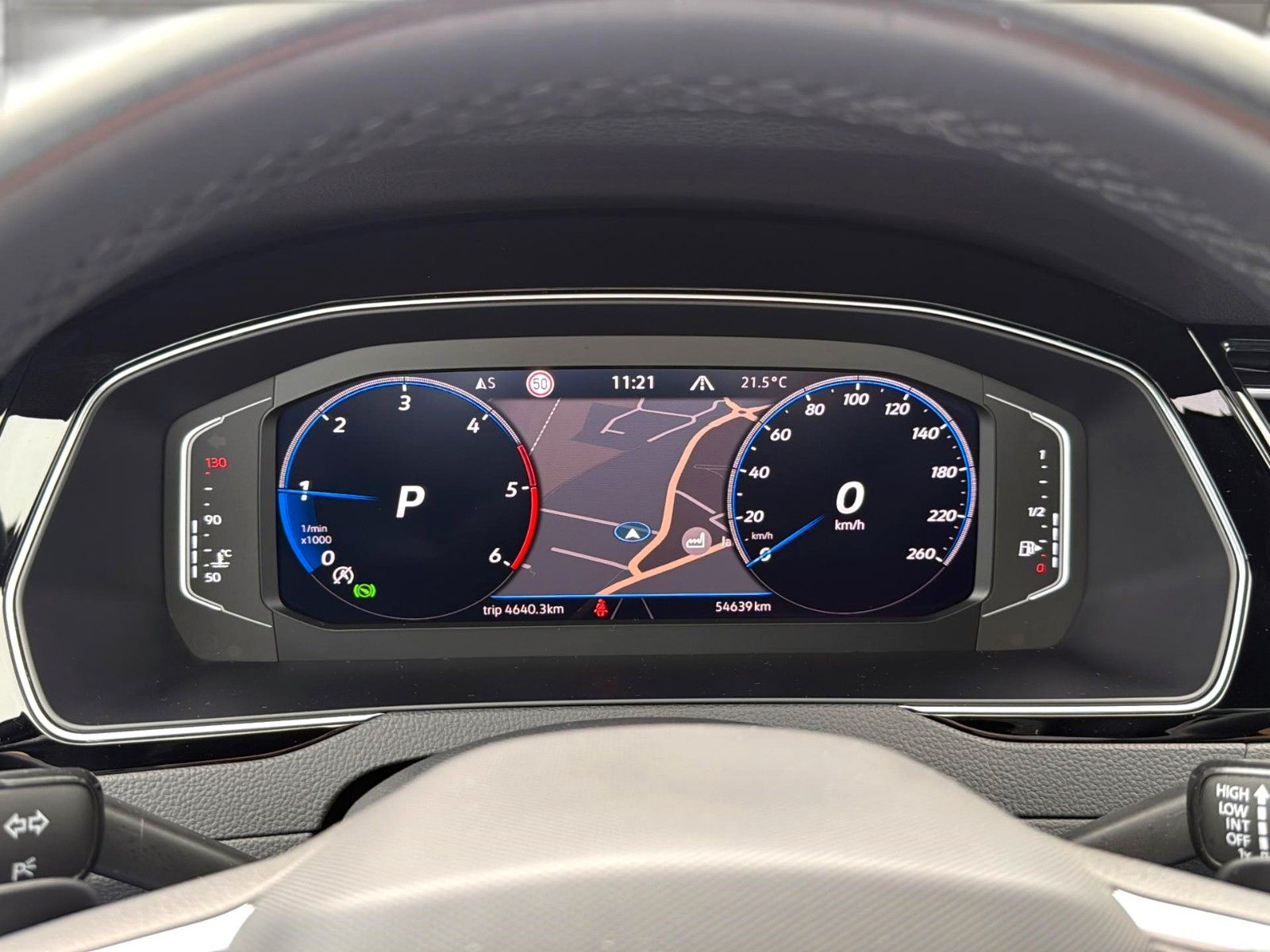 Fahrzeugabbildung Volkswagen Passat Variant 2.0 TDI R-Line *Matrix*Pano*H&K*