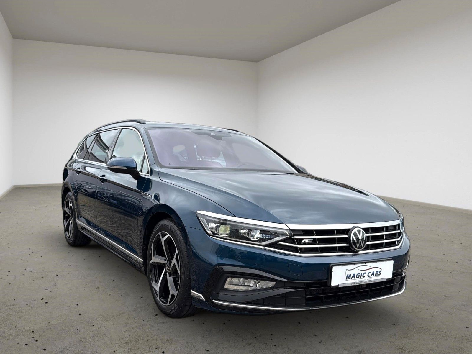 Fahrzeugabbildung Volkswagen Passat Variant 2.0 TDI R-Line *Matrix*Pano*H&K*