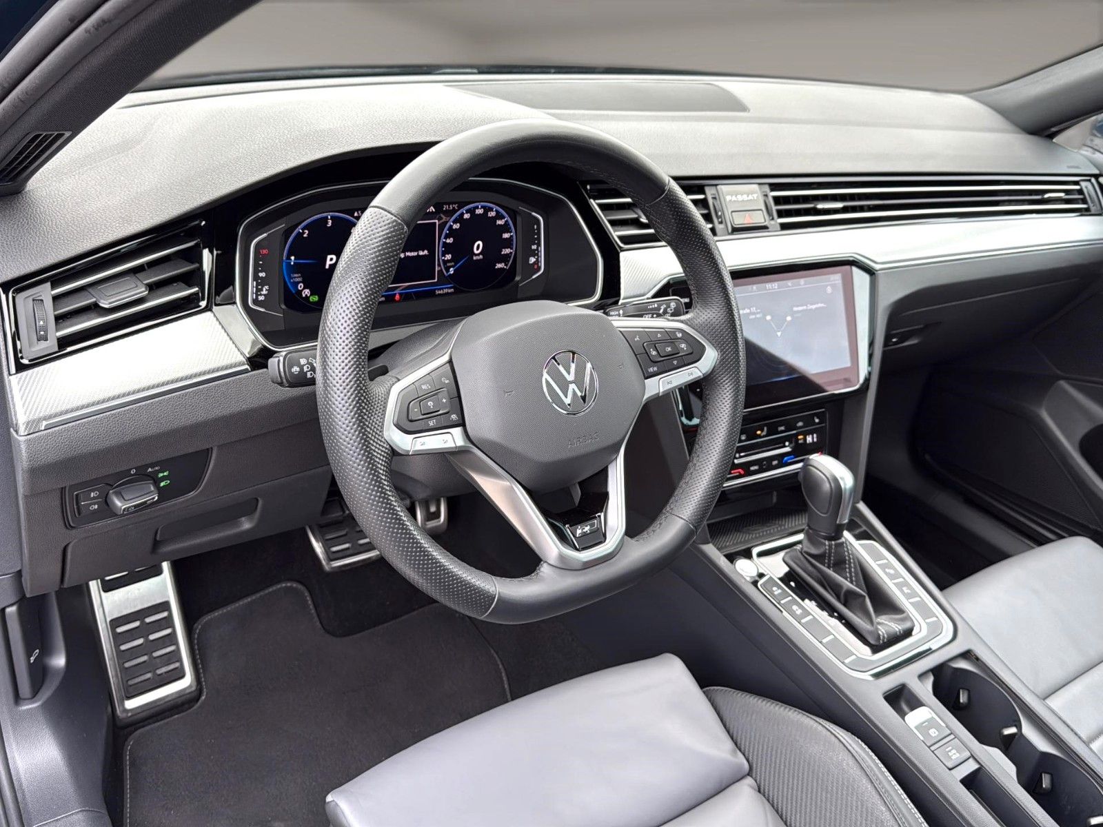 Fahrzeugabbildung Volkswagen Passat Variant 2.0 TDI R-Line *Matrix*Pano*H&K*