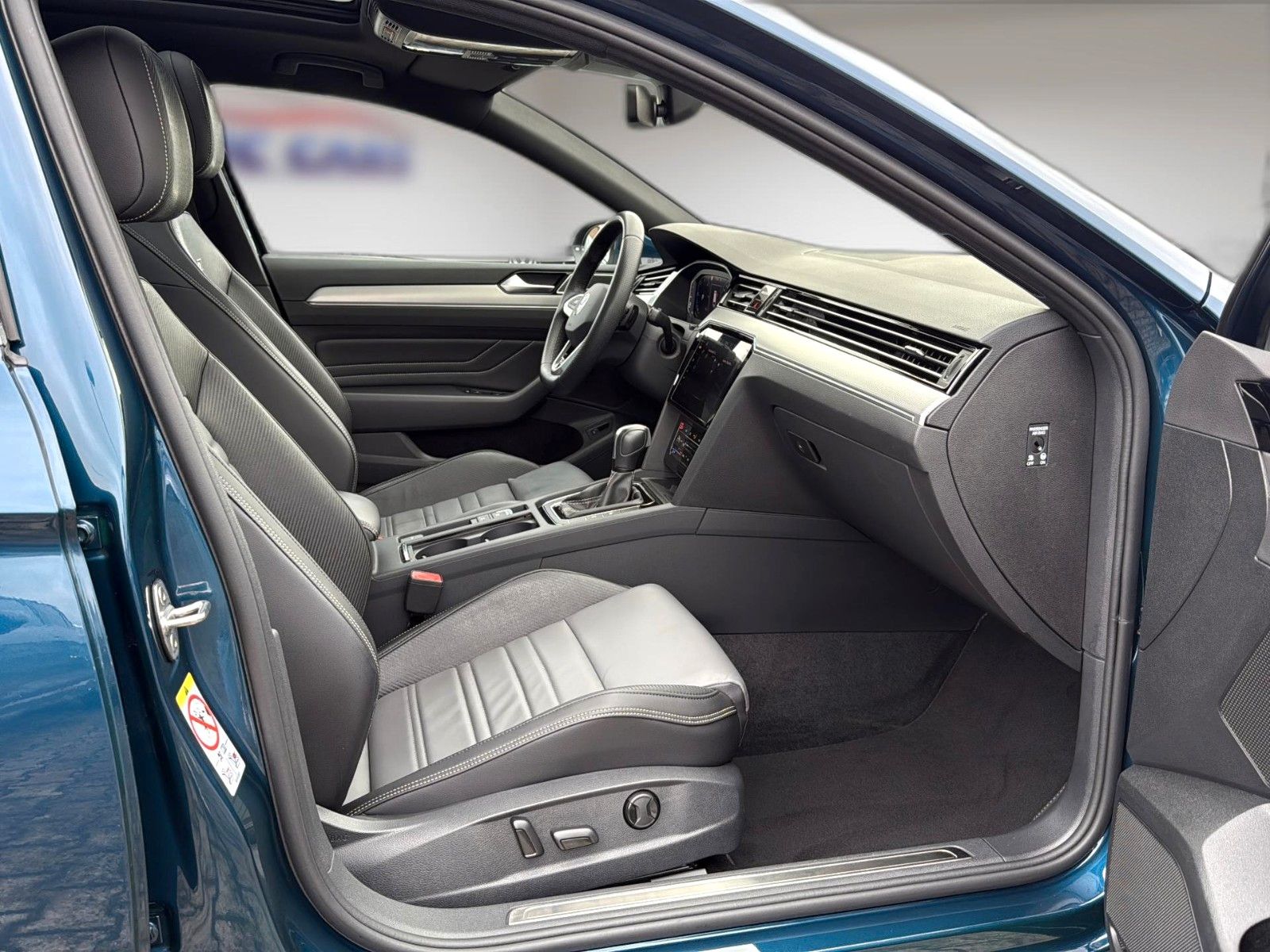 Fahrzeugabbildung Volkswagen Passat Variant 2.0 TDI R-Line *Matrix*Pano*H&K*