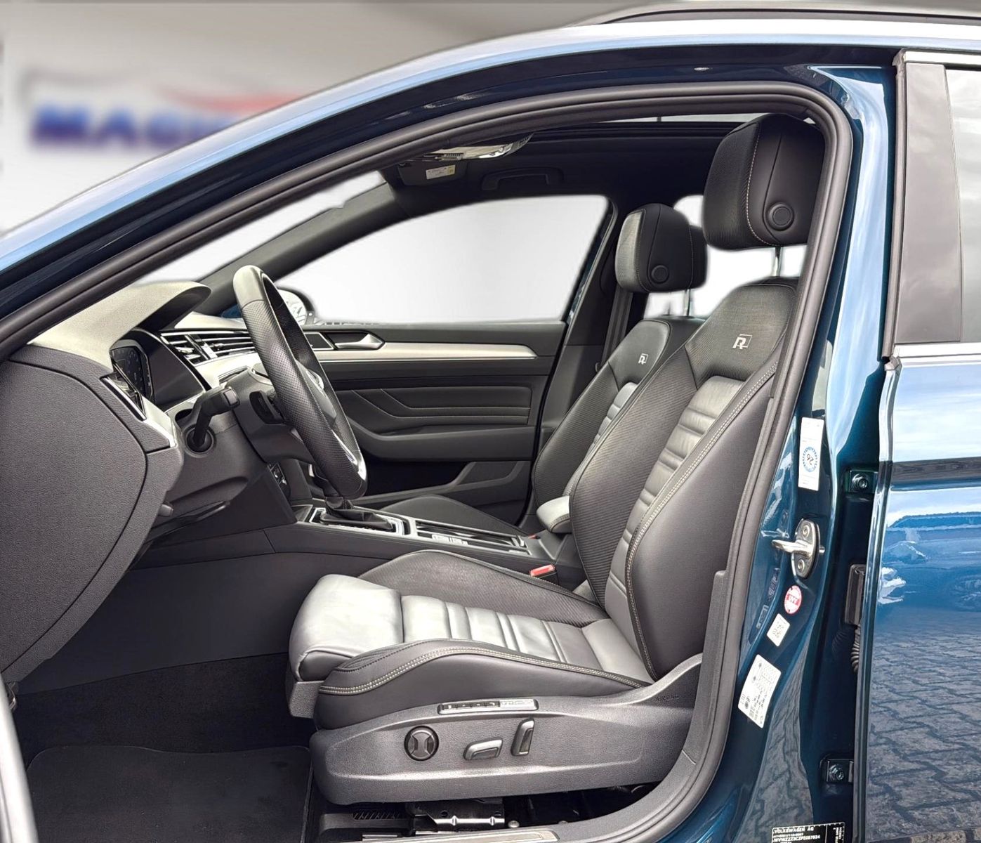 Fahrzeugabbildung Volkswagen Passat Variant 2.0 TDI R-Line *Matrix*Pano*H&K*