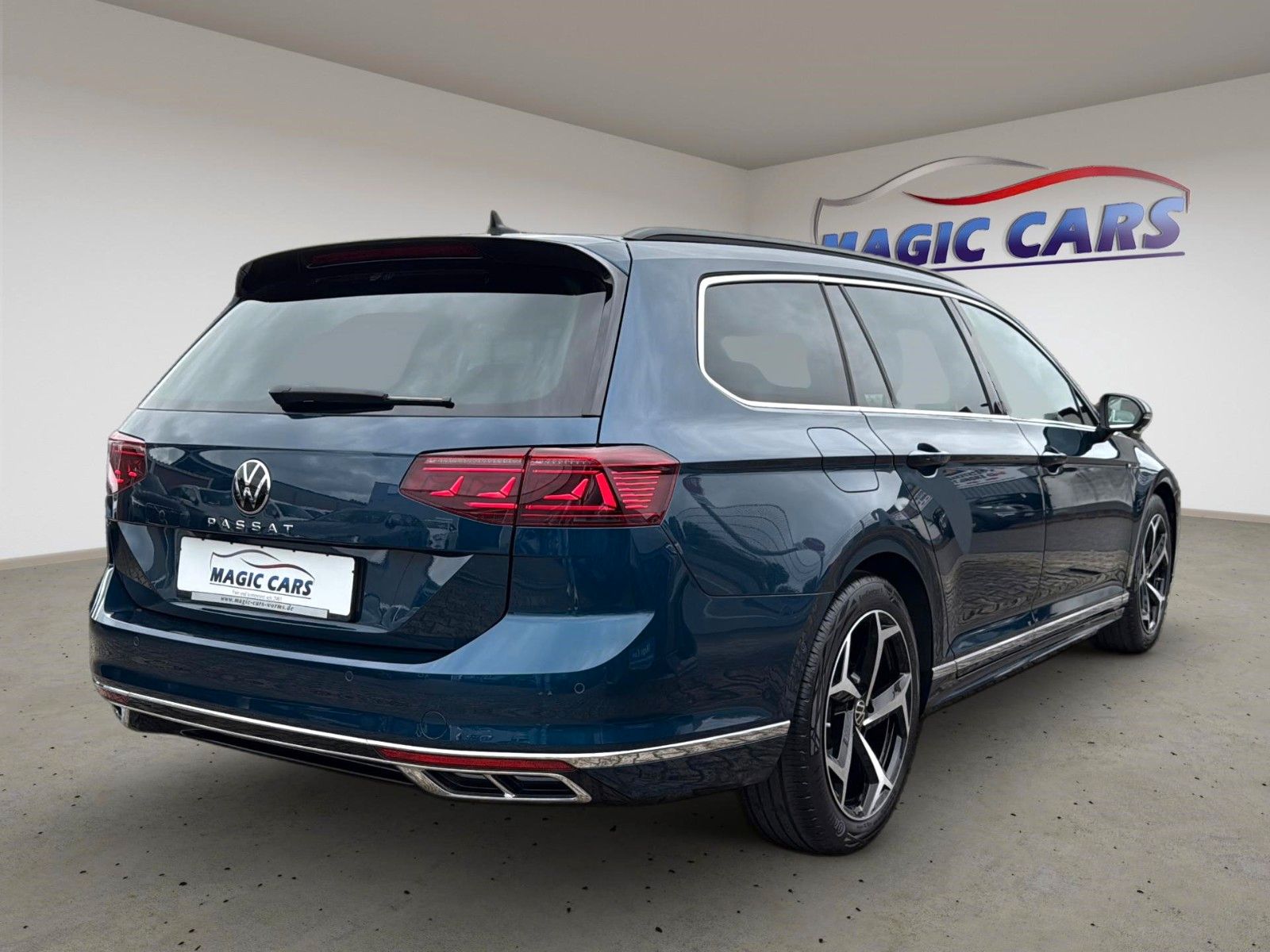 Fahrzeugabbildung Volkswagen Passat Variant 2.0 TDI R-Line *Matrix*Pano*H&K*