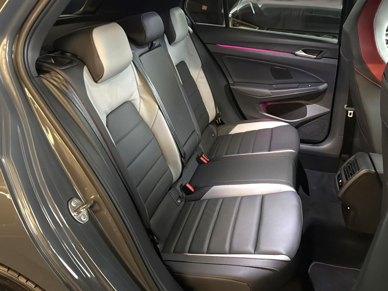 Fahrzeugabbildung Volkswagen Golf VIII Lim. GTI*Black Style*Leder*Memory*H&K*