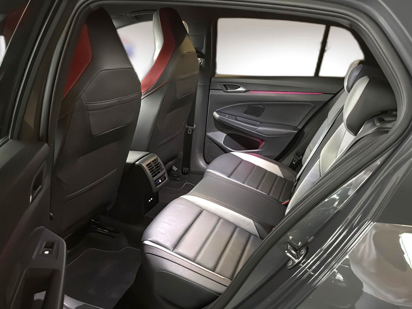 Fahrzeugabbildung Volkswagen Golf VIII Lim. GTI*Black Style*Leder*Memory*H&K*