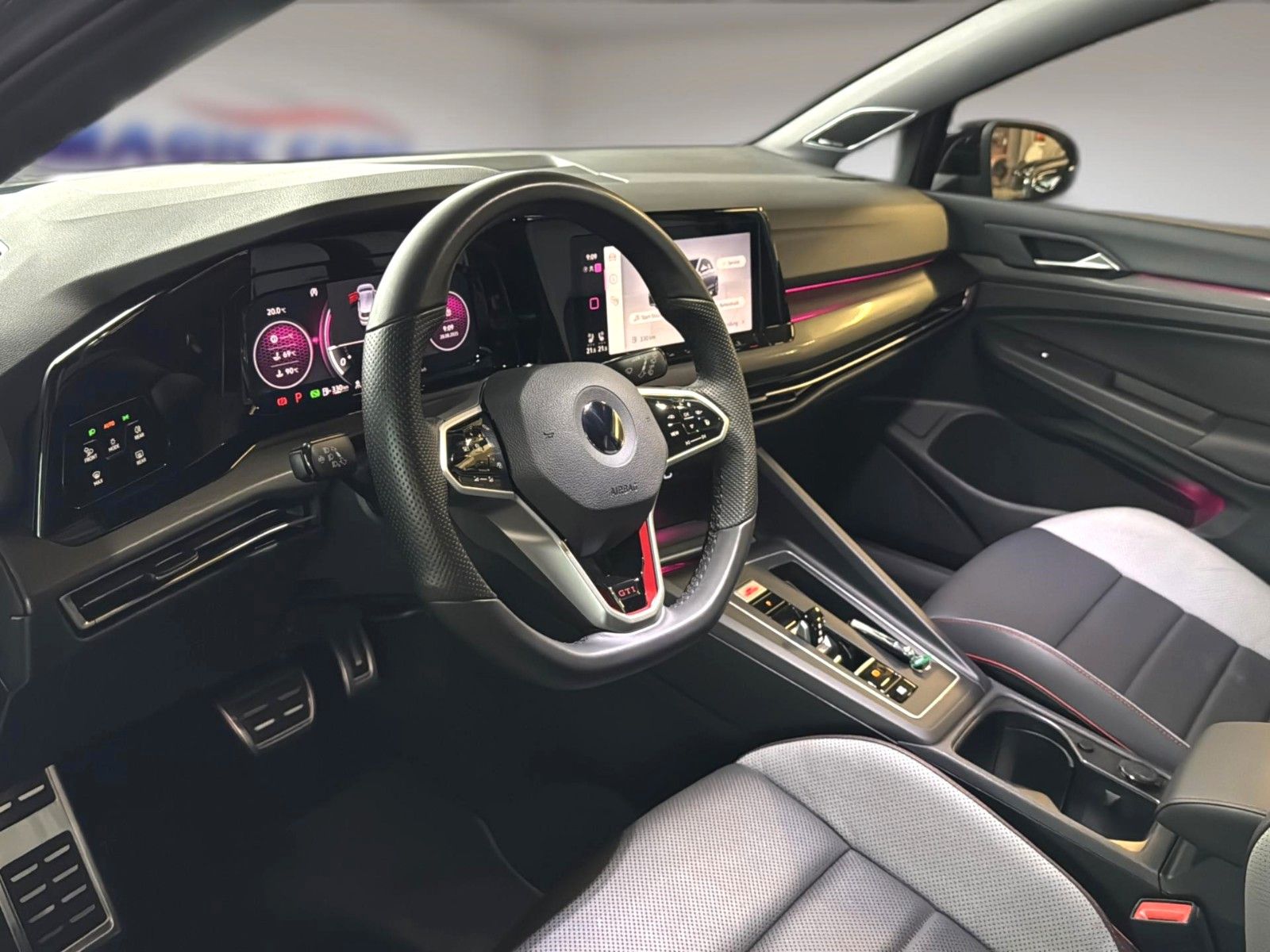 Fahrzeugabbildung Volkswagen Golf VIII Lim. GTI*Black Style*Leder*Memory*H&K*