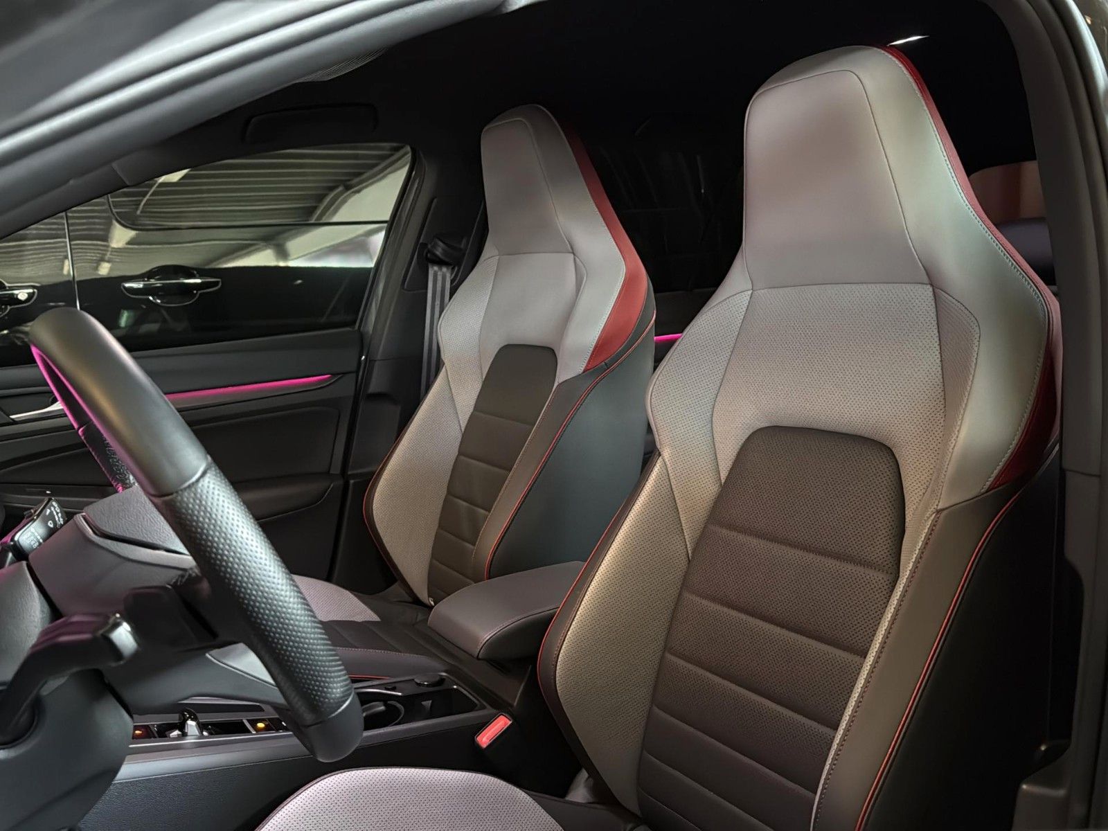 Fahrzeugabbildung Volkswagen Golf VIII Lim. GTI*Black Style*Leder*Memory*H&K*