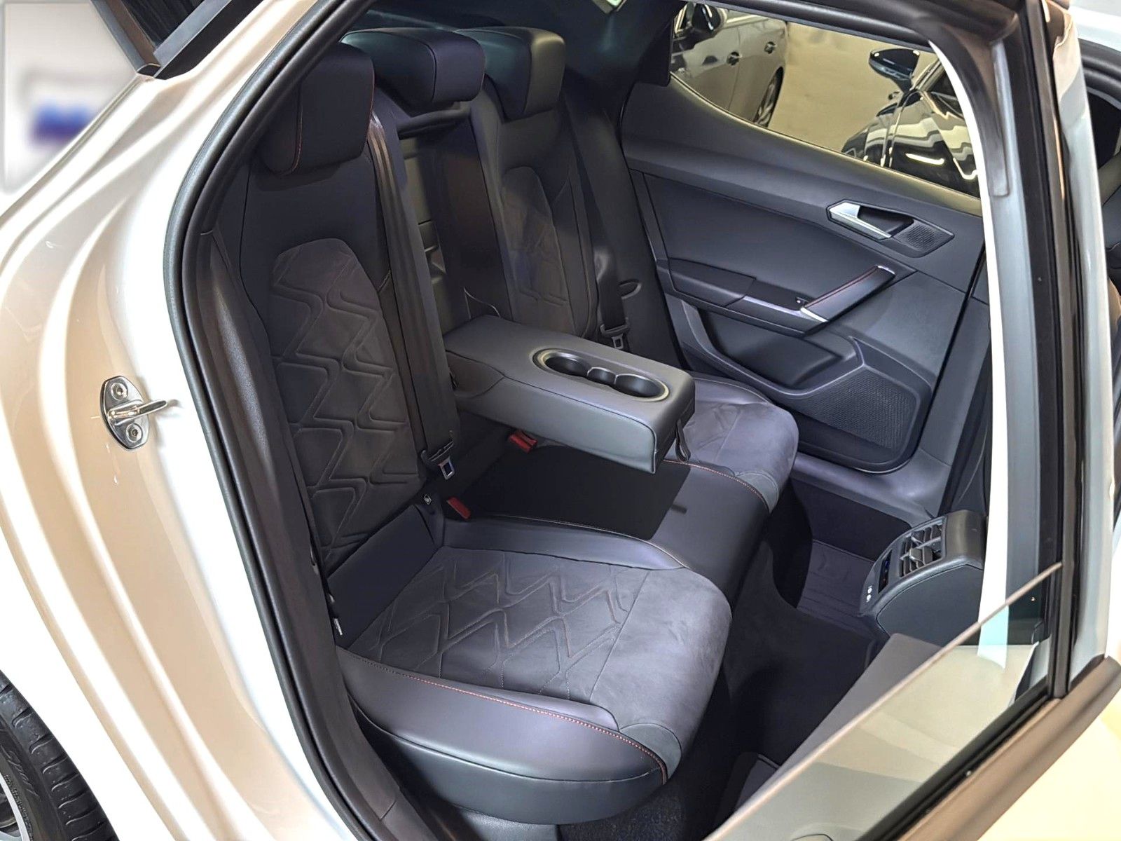 Fahrzeugabbildung SEAT Leon FR 2.0 TDI*Pano-Dach*Beats*DAB*Leder*Memory