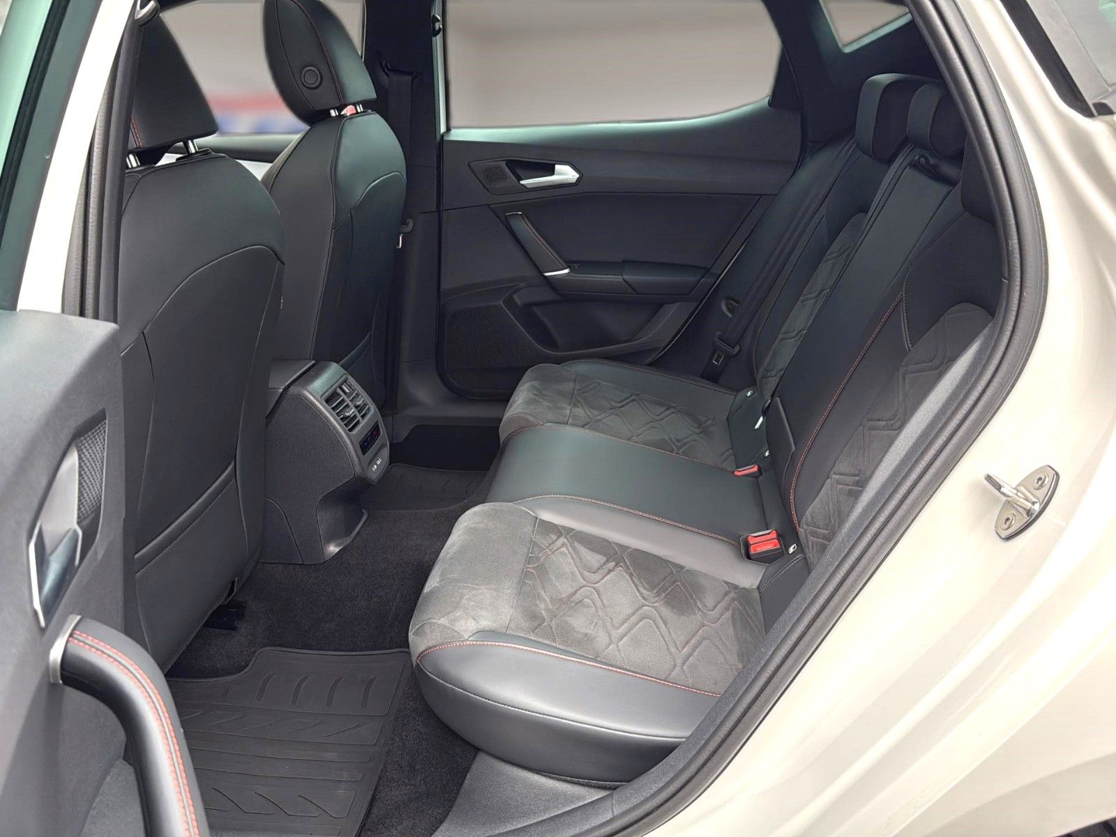 Fahrzeugabbildung SEAT Leon FR 2.0 TDI*Pano-Dach*Beats*DAB*Leder*Memory