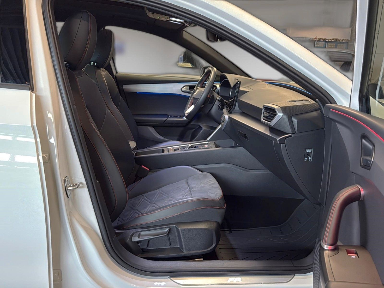 Fahrzeugabbildung SEAT Leon FR 2.0 TDI*Pano-Dach*Beats*DAB*Leder*Memory