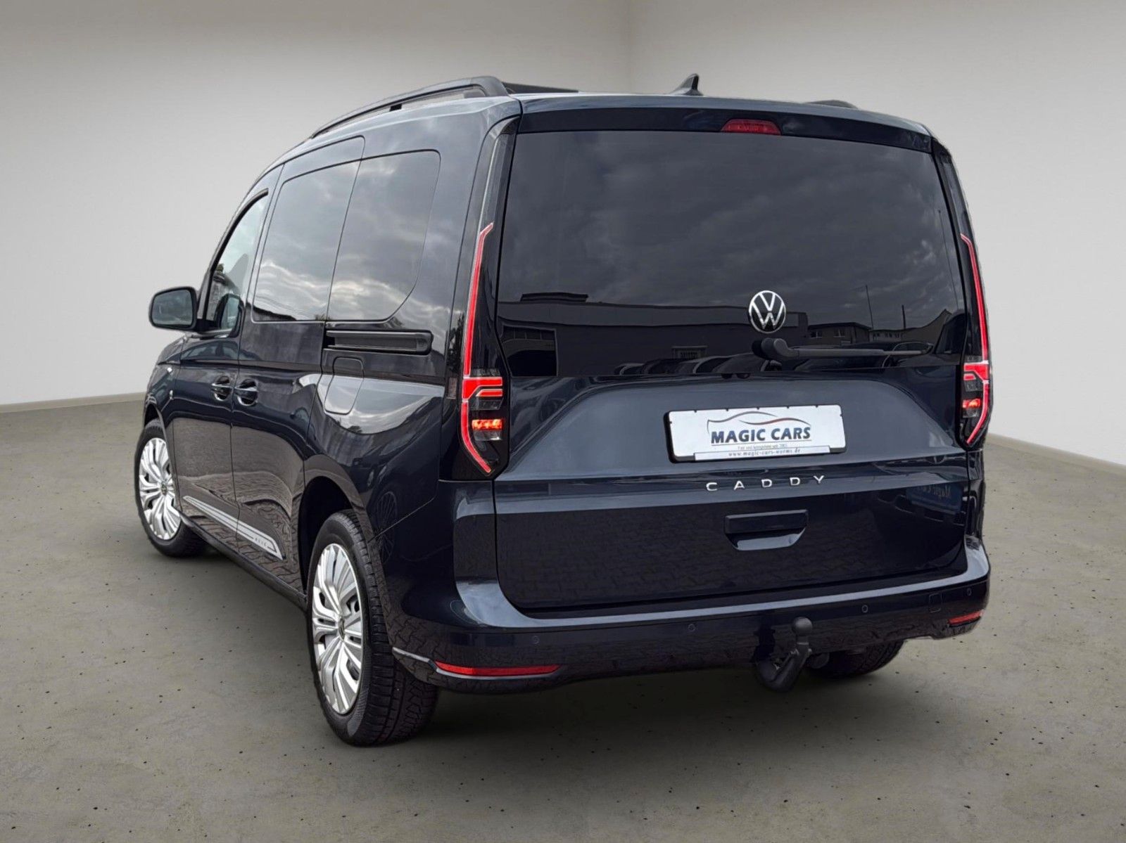 Fahrzeugabbildung Volkswagen Caddy 2.0 TDI Move *5Sitzer*Pano*AHK*LED*Virtual