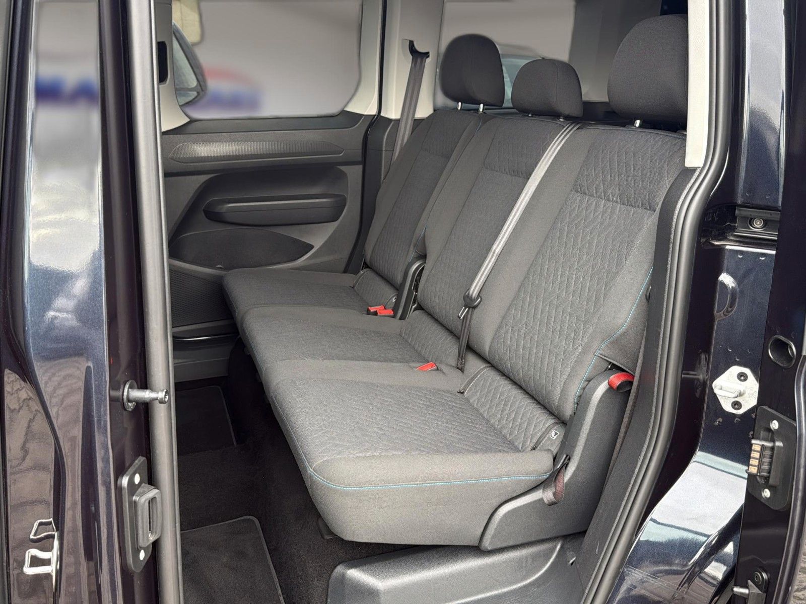 Fahrzeugabbildung Volkswagen Caddy 2.0 TDI Move *5Sitzer*Pano*AHK*LED*Virtual