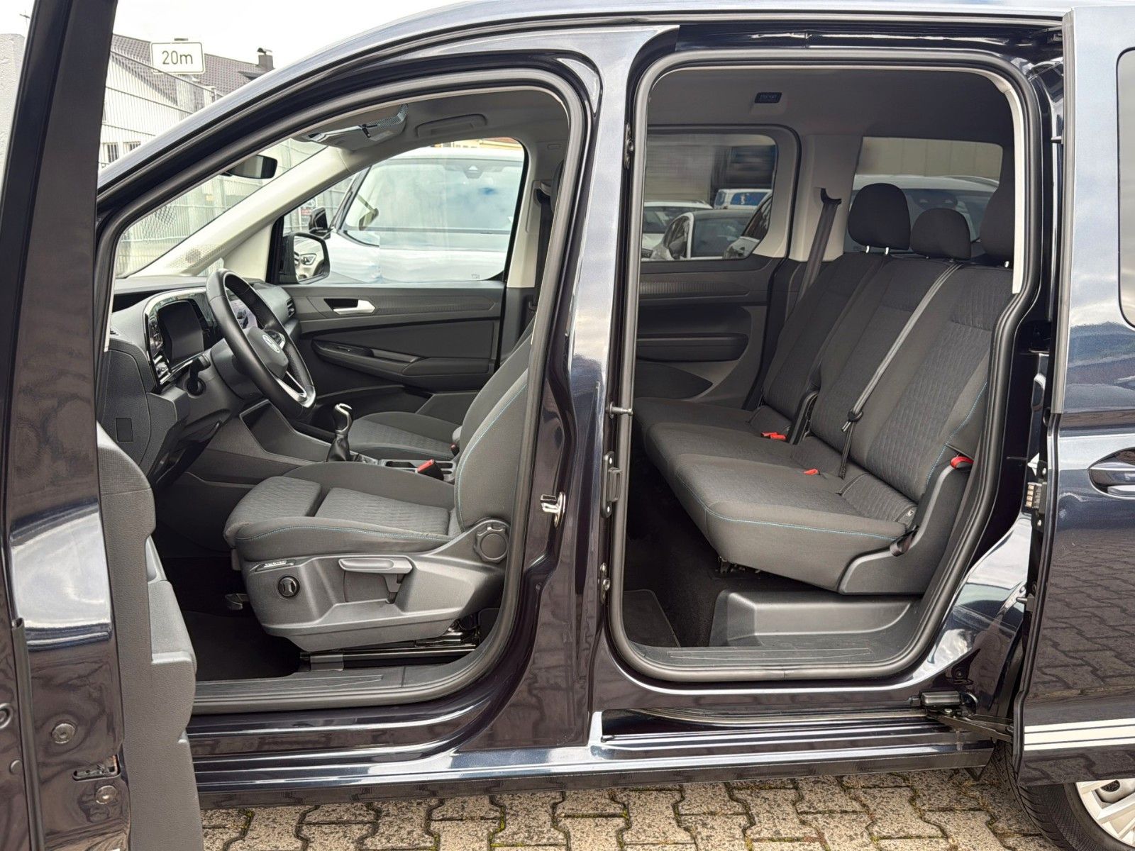 Fahrzeugabbildung Volkswagen Caddy 2.0 TDI Move *5Sitzer*Pano*AHK*LED*Virtual