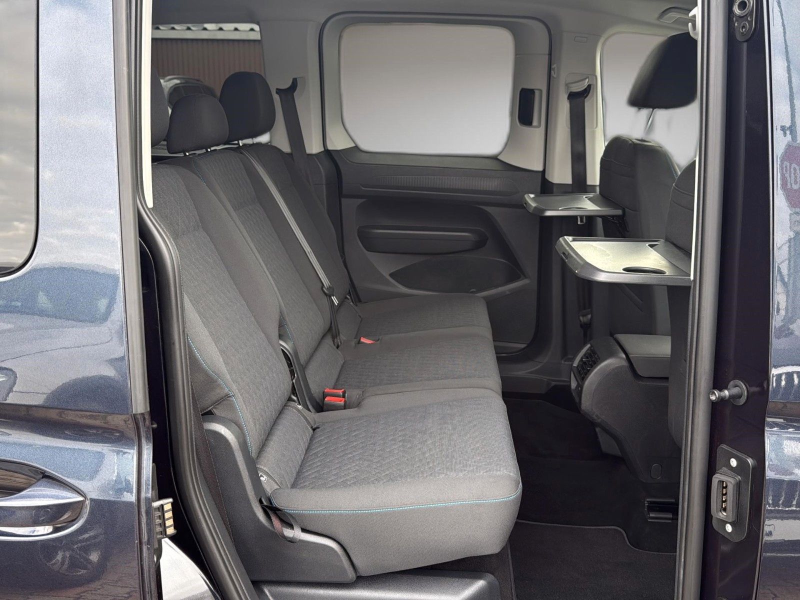 Fahrzeugabbildung Volkswagen Caddy 2.0 TDI Move *5Sitzer*Pano*AHK*LED*Virtual