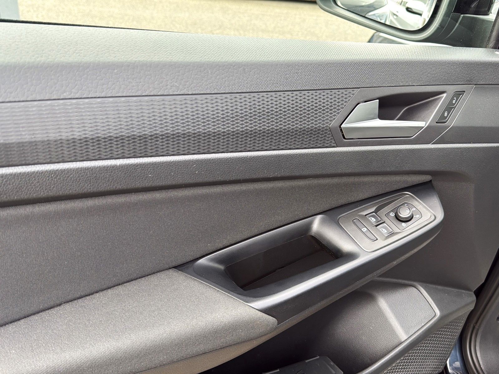 Fahrzeugabbildung Volkswagen Caddy 2.0 TDI Move *5Sitzer*Pano*AHK*LED*Virtual