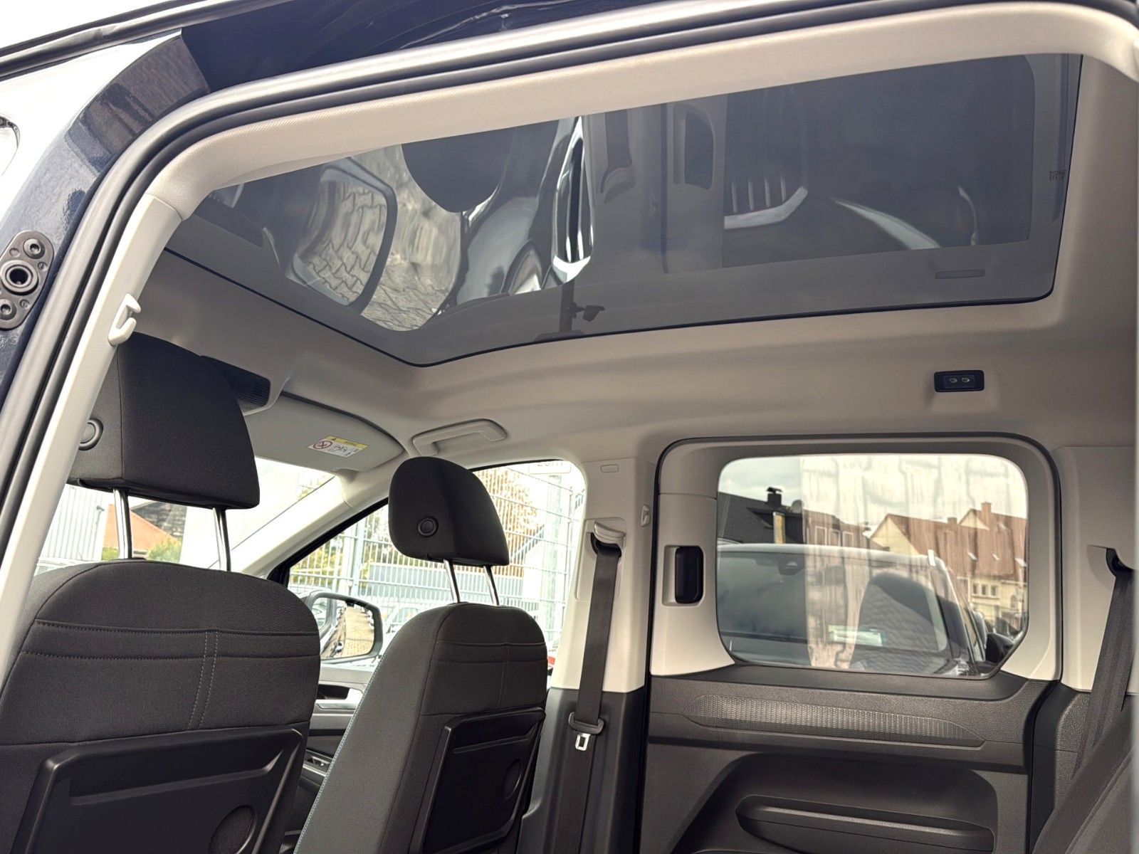 Fahrzeugabbildung Volkswagen Caddy 2.0 TDI Move *5Sitzer*Pano*AHK*LED*Virtual