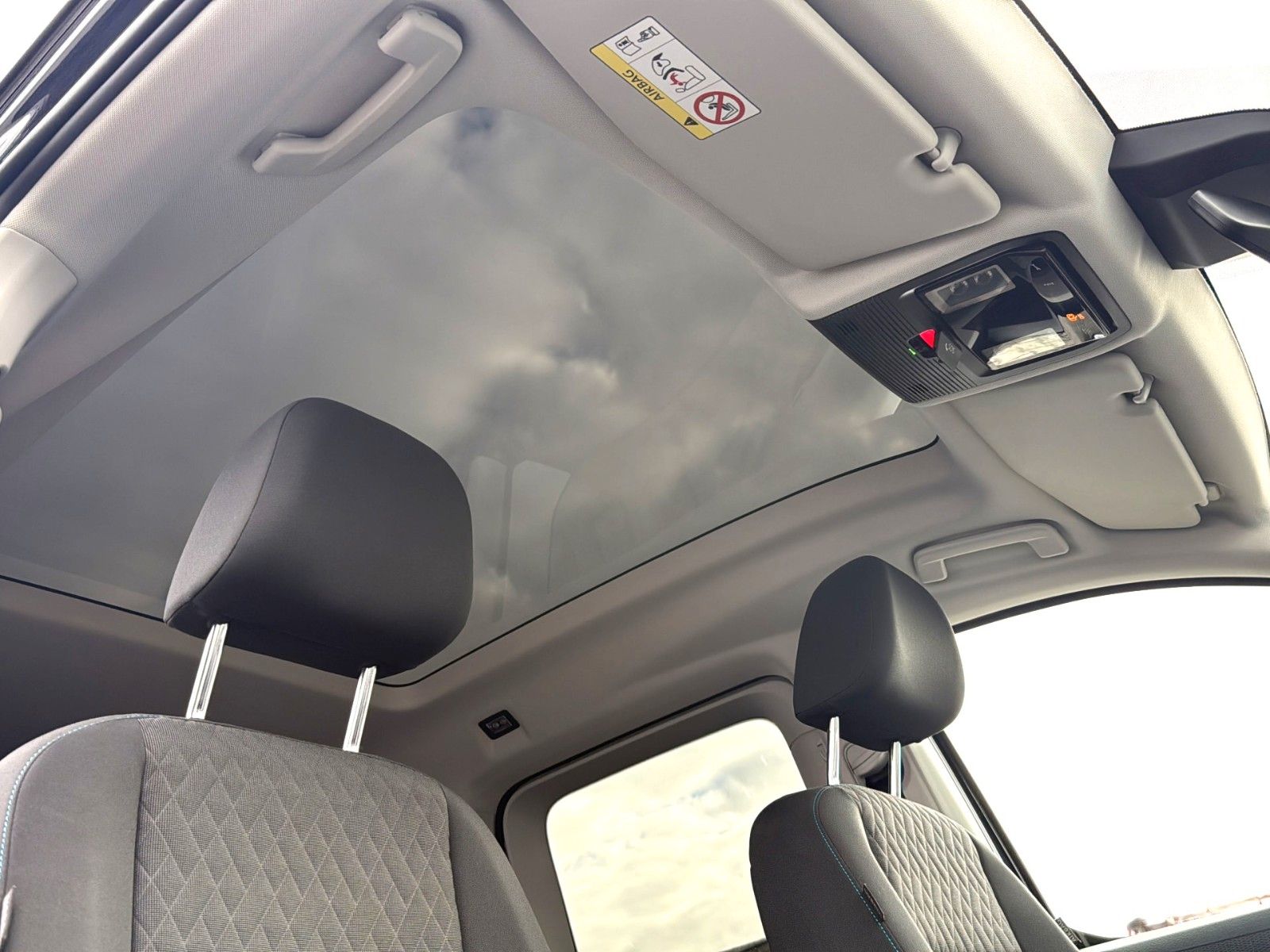 Fahrzeugabbildung Volkswagen Caddy 2.0 TDI Move *5Sitzer*Pano*AHK*LED*Virtual