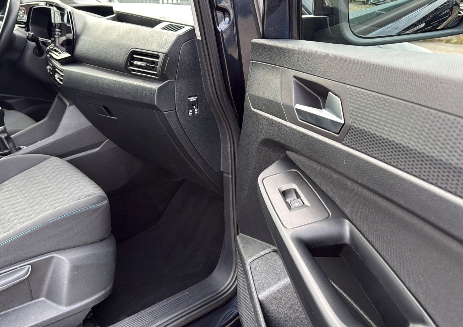 Fahrzeugabbildung Volkswagen Caddy 2.0 TDI Move *5Sitzer*Pano*AHK*LED*Virtual