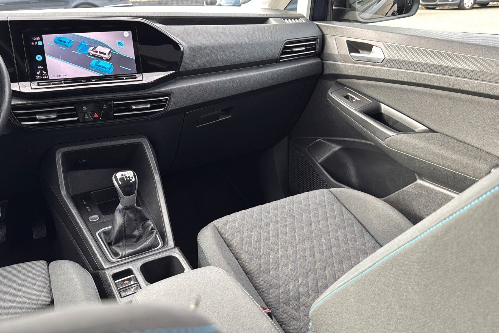 Fahrzeugabbildung Volkswagen Caddy 2.0 TDI Move *5Sitzer*Pano*AHK*LED*Virtual