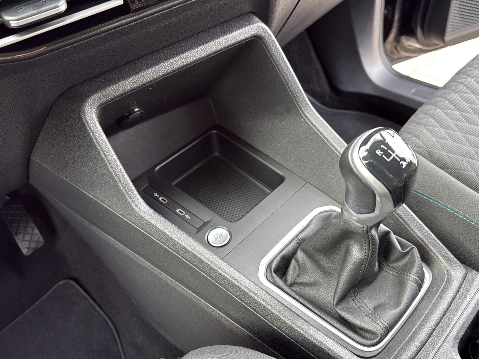 Fahrzeugabbildung Volkswagen Caddy 2.0 TDI Move *5Sitzer*Pano*AHK*LED*Virtual