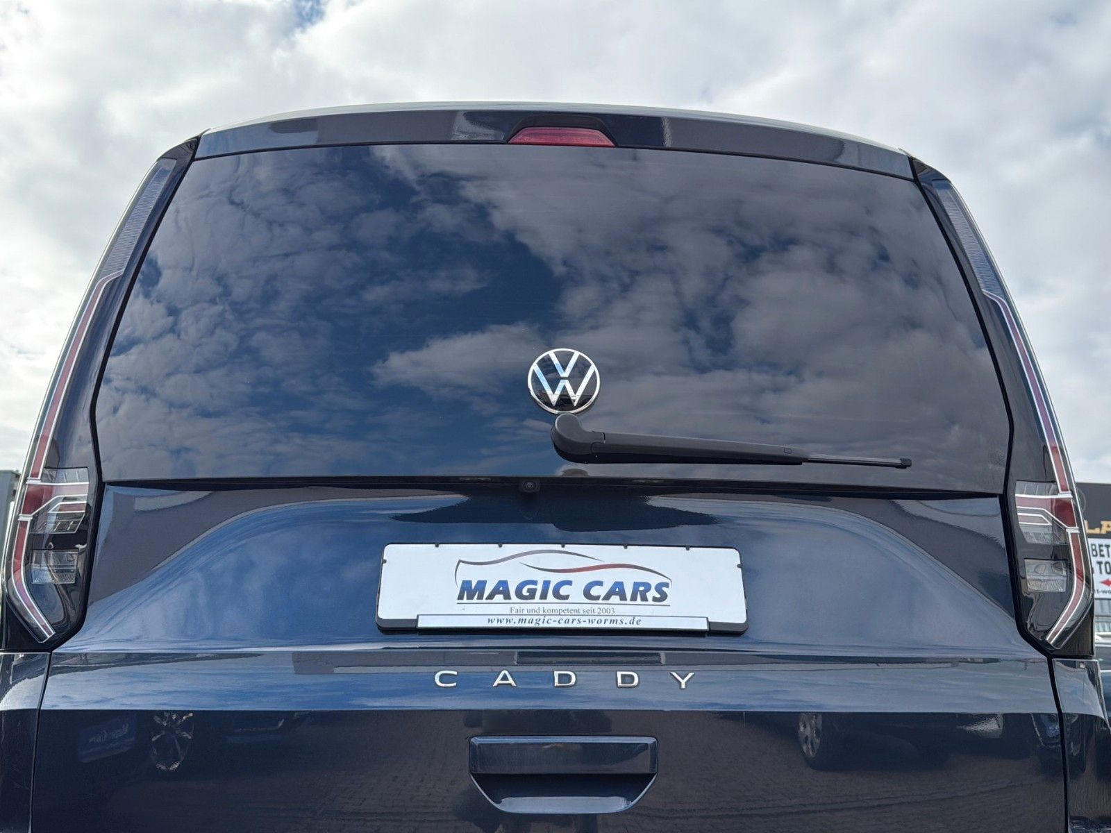 Fahrzeugabbildung Volkswagen Caddy 2.0 TDI Move *5Sitzer*Pano*AHK*LED*Virtual