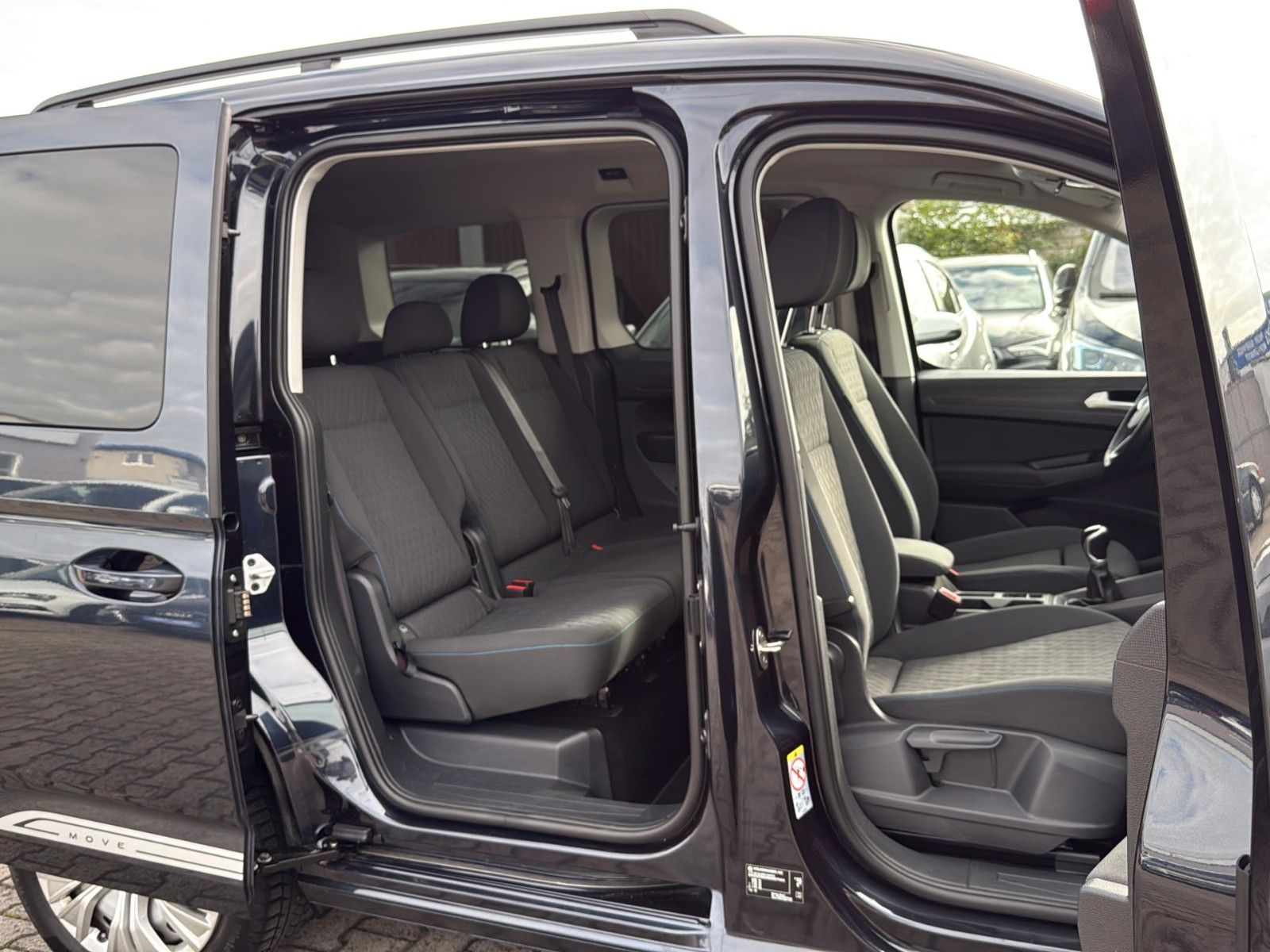 Fahrzeugabbildung Volkswagen Caddy 2.0 TDI Move *5Sitzer*Pano*AHK*LED*Virtual