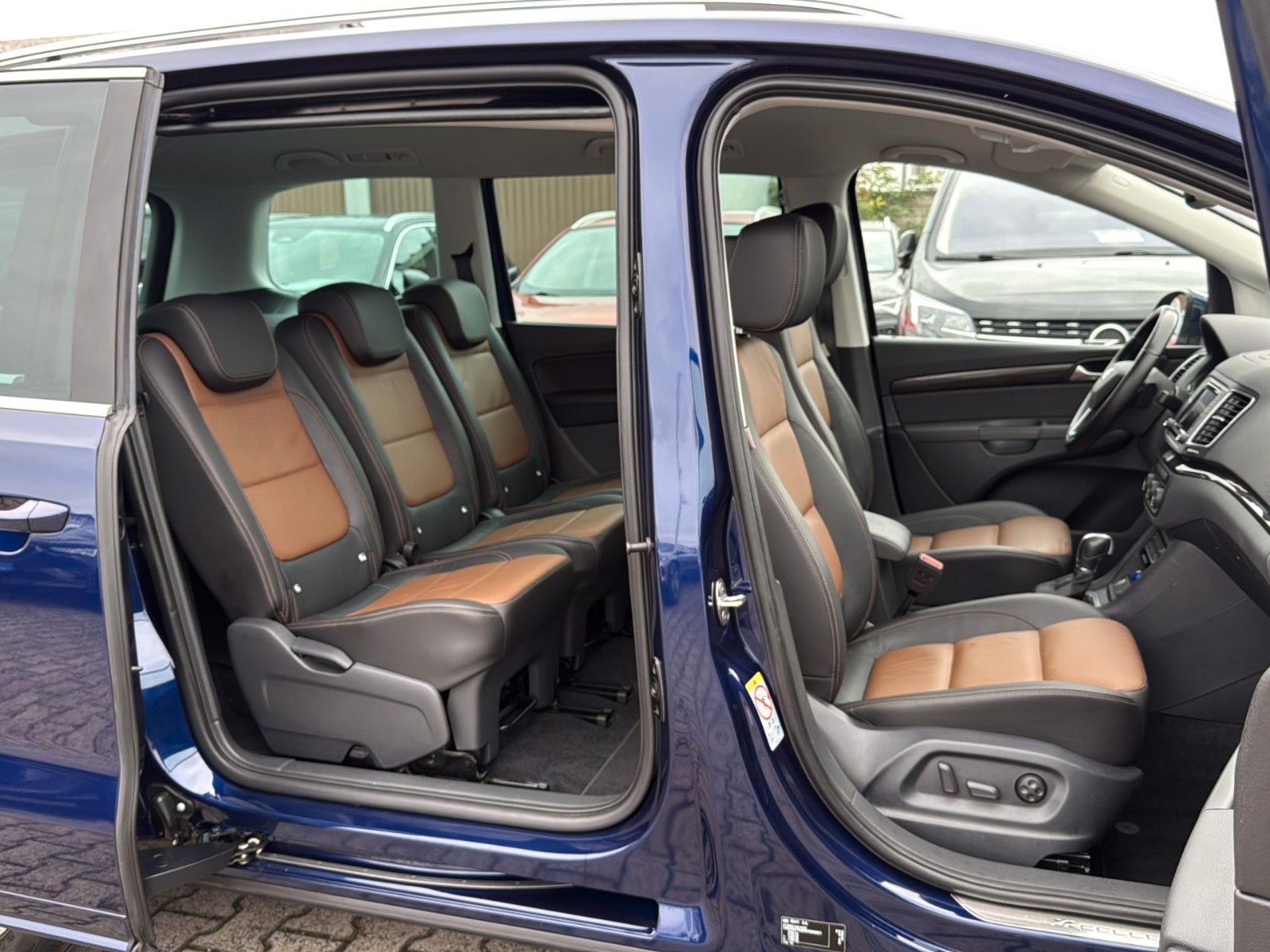 Fahrzeugabbildung SEAT Alhambra 1.4 TSI DSG XCELLENCE *Stand*AHK*Leder*