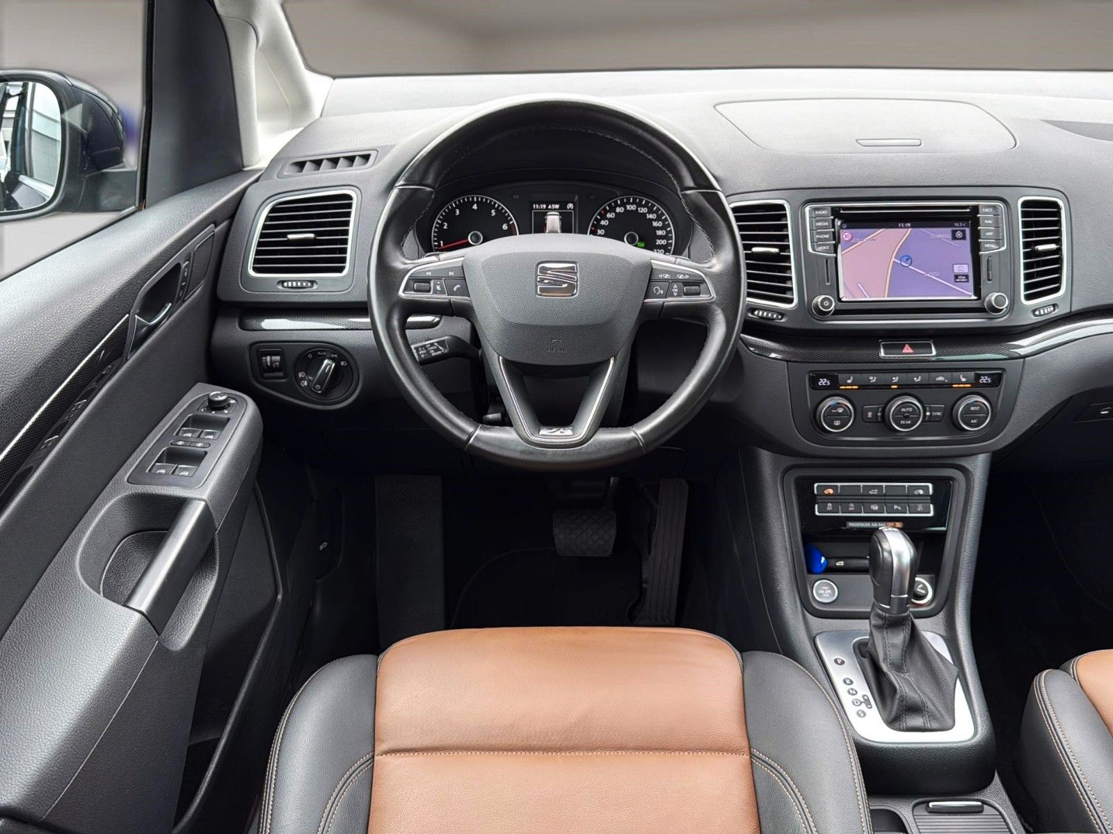 Fahrzeugabbildung SEAT Alhambra 1.4 TSI DSG XCELLENCE *Stand*AHK*Leder*