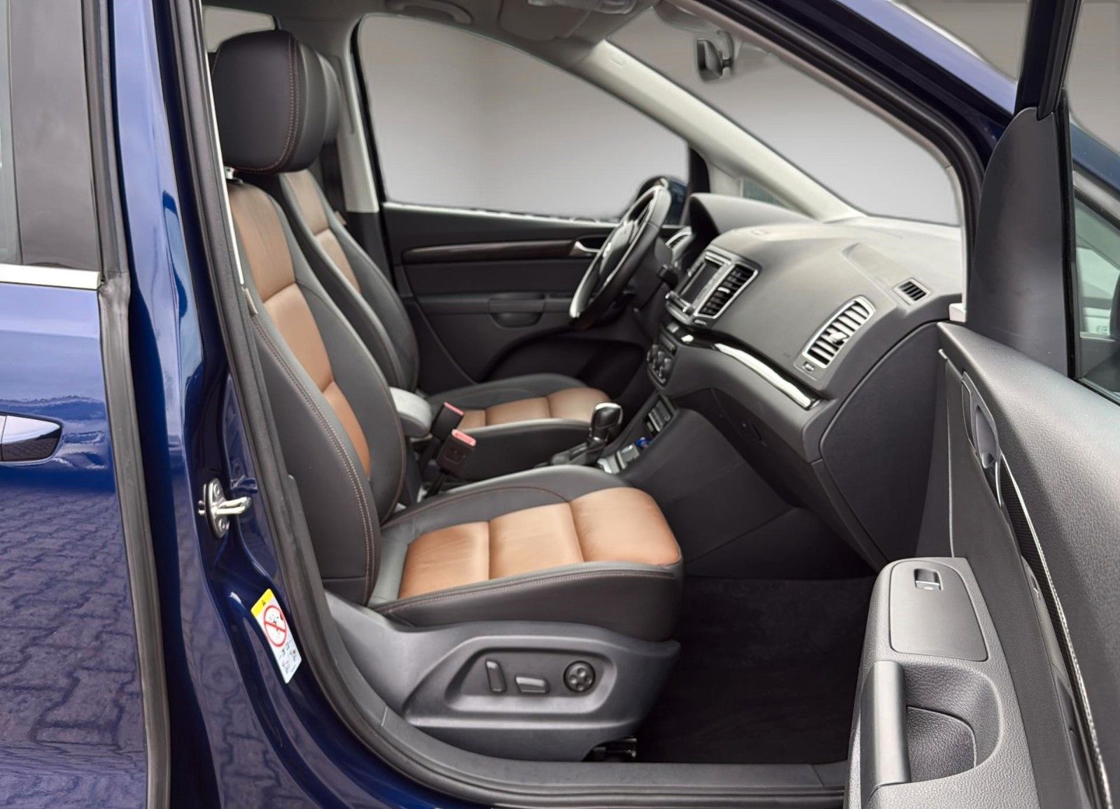 Fahrzeugabbildung SEAT Alhambra 1.4 TSI DSG XCELLENCE *Stand*AHK*Leder*