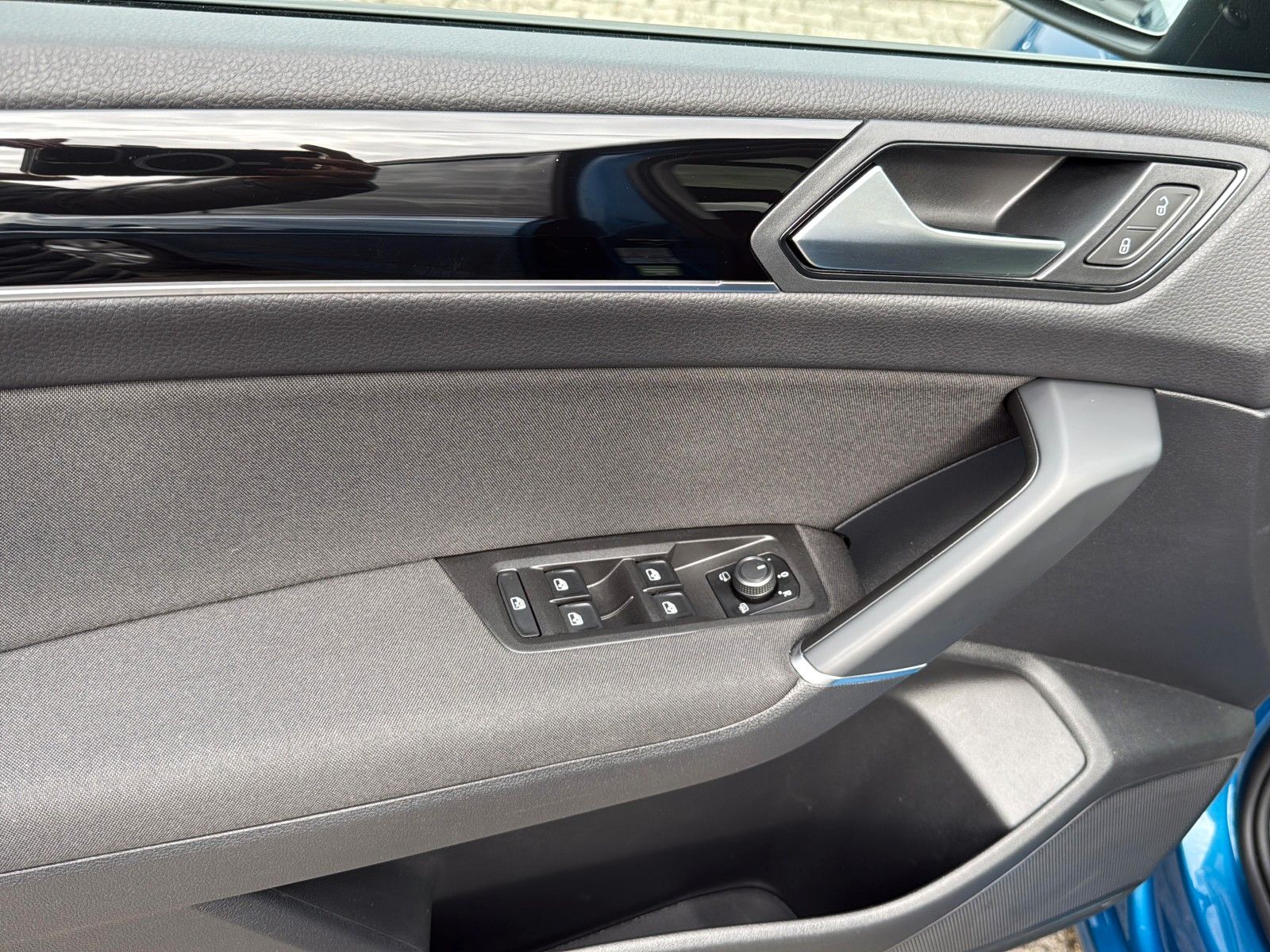 Fahrzeugabbildung Volkswagen Touran 2.0 TDI DSG Comfortline*Pano*Stand*7Sitze