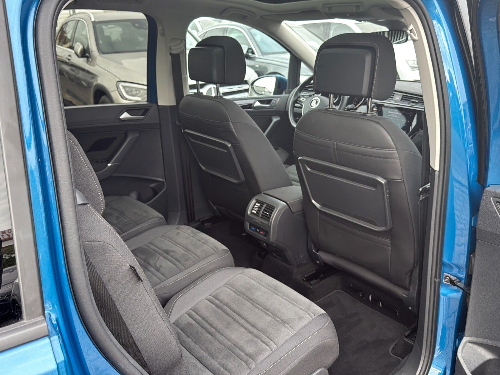 Fahrzeugabbildung Volkswagen Touran 2.0 TDI DSG Comfortline*Pano*Stand*7Sitze
