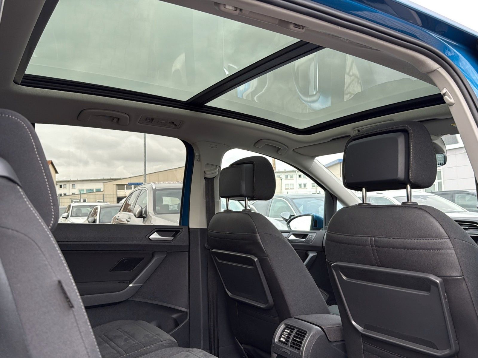 Fahrzeugabbildung Volkswagen Touran 2.0 TDI DSG Comfortline*Pano*Stand*7Sitze