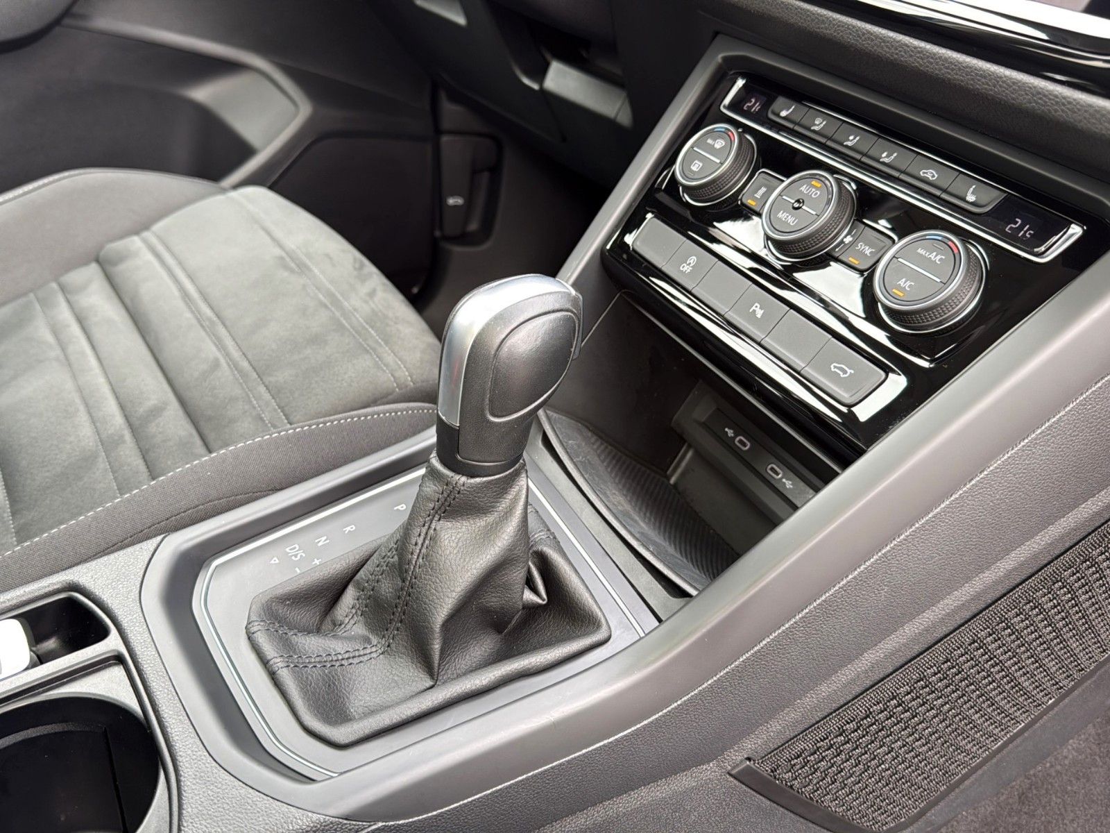 Fahrzeugabbildung Volkswagen Touran 2.0 TDI DSG Comfortline*Pano*Stand*7Sitze