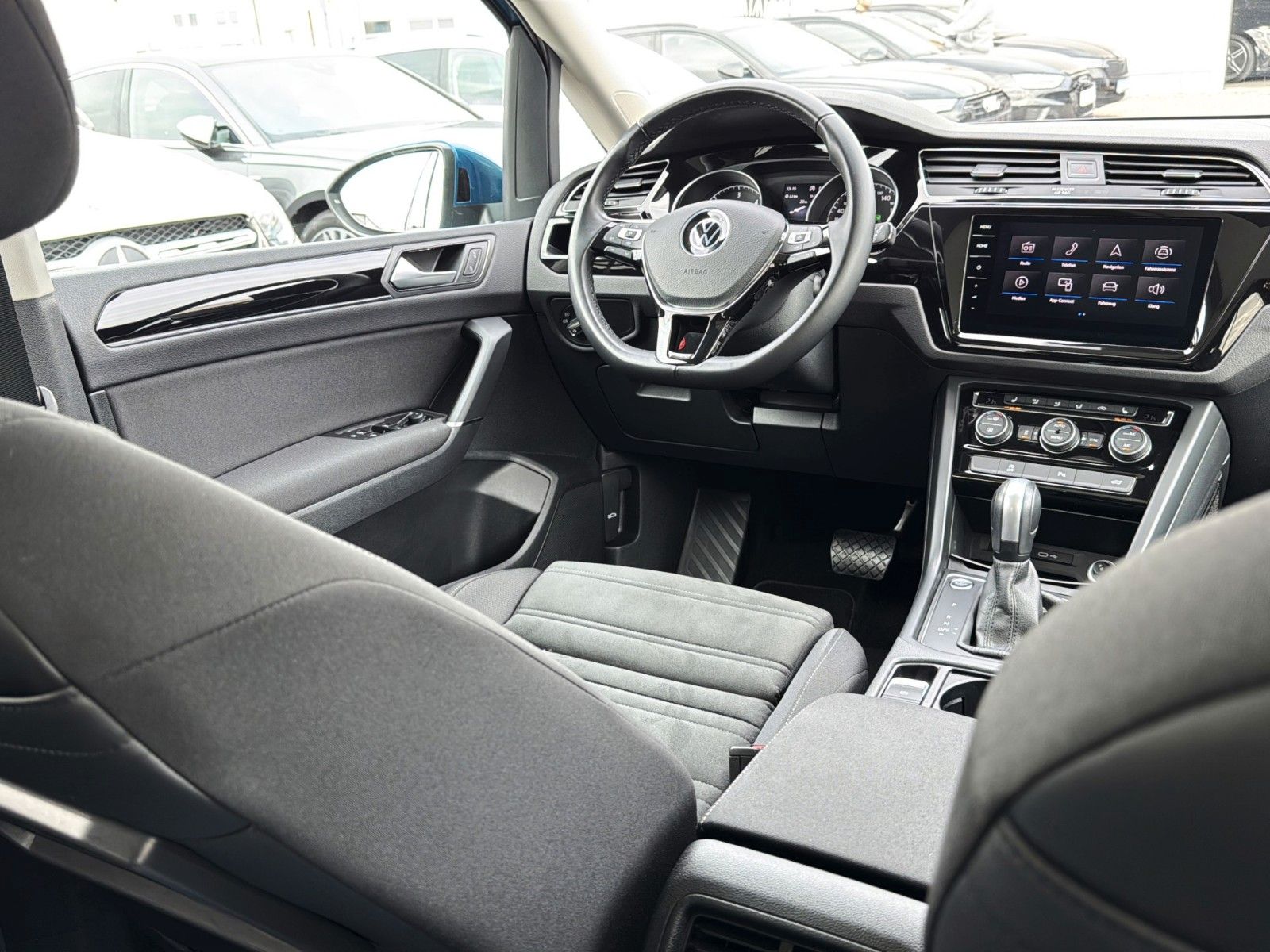 Fahrzeugabbildung Volkswagen Touran 2.0 TDI DSG Comfortline*Pano*Stand*7Sitze