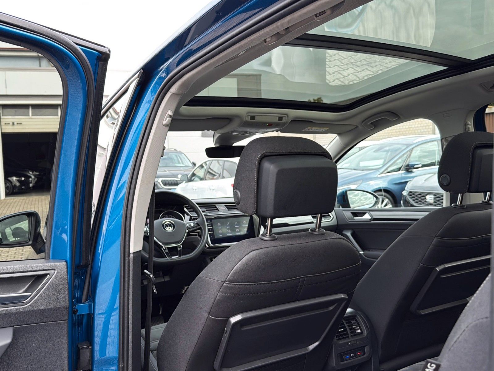 Fahrzeugabbildung Volkswagen Touran 2.0 TDI DSG Comfortline*Pano*Stand*7Sitze