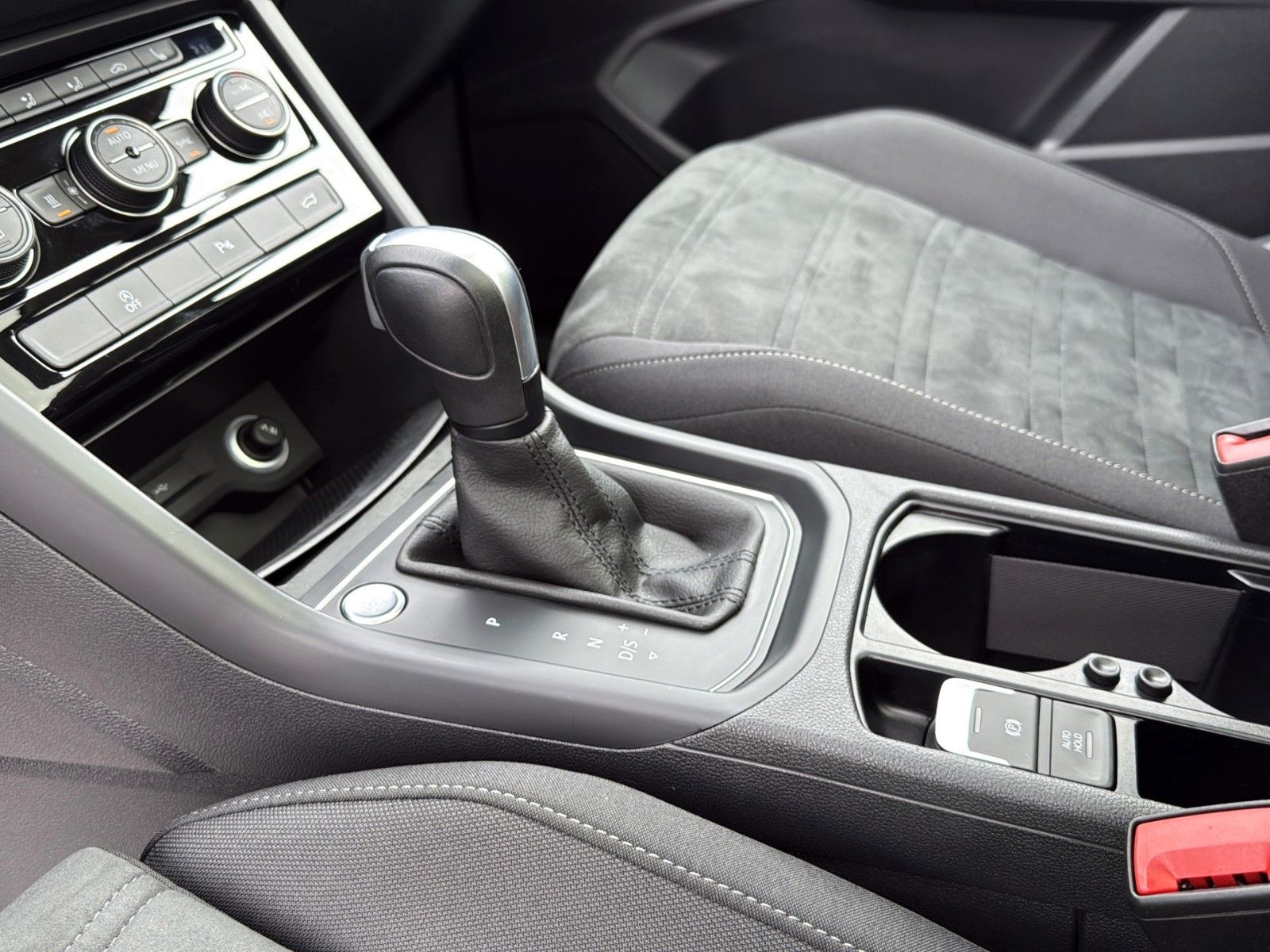 Fahrzeugabbildung Volkswagen Touran 2.0 TDI DSG Comfortline*Pano*Stand*7Sitze