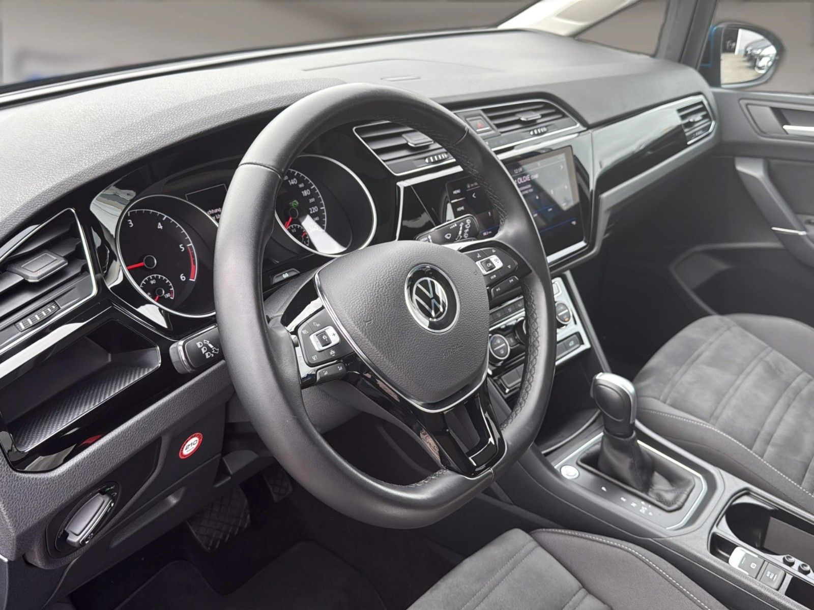 Fahrzeugabbildung Volkswagen Touran 2.0 TDI DSG Comfortline*Pano*Stand*7Sitze