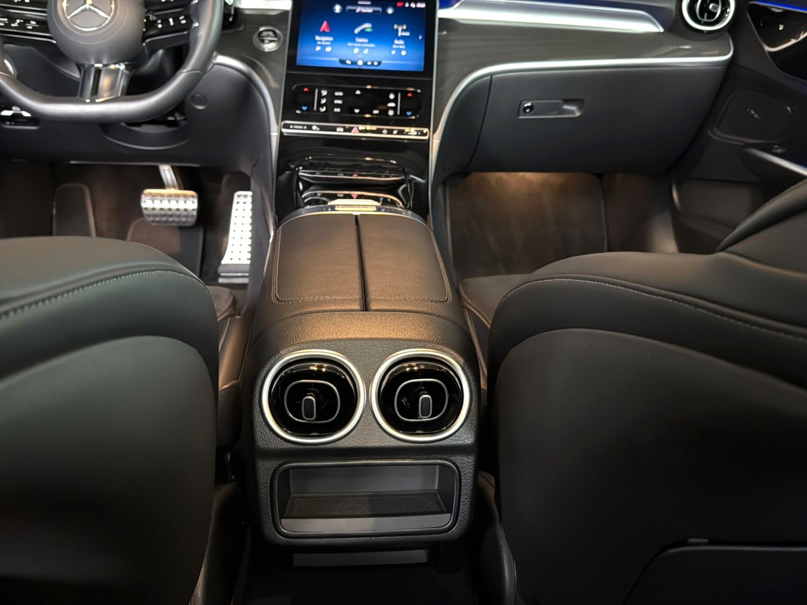 Fahrzeugabbildung Mercedes-Benz C 220 d T 9G-TRONIC AMG Line *LED*Pano*19Zoll*