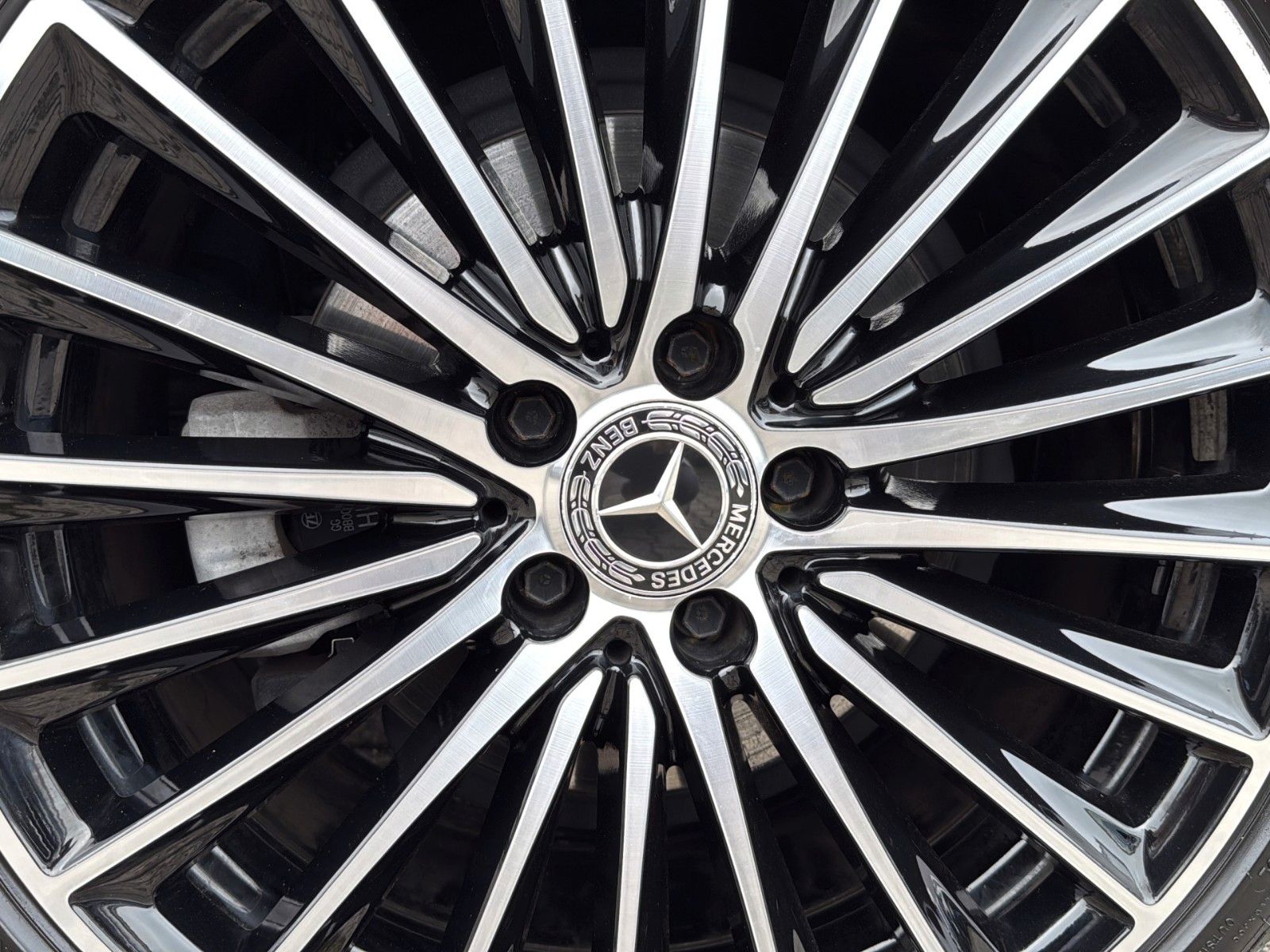 Fahrzeugabbildung Mercedes-Benz C 220 d T 9G-TRONIC AMG Line *LED*Pano*19Zoll*