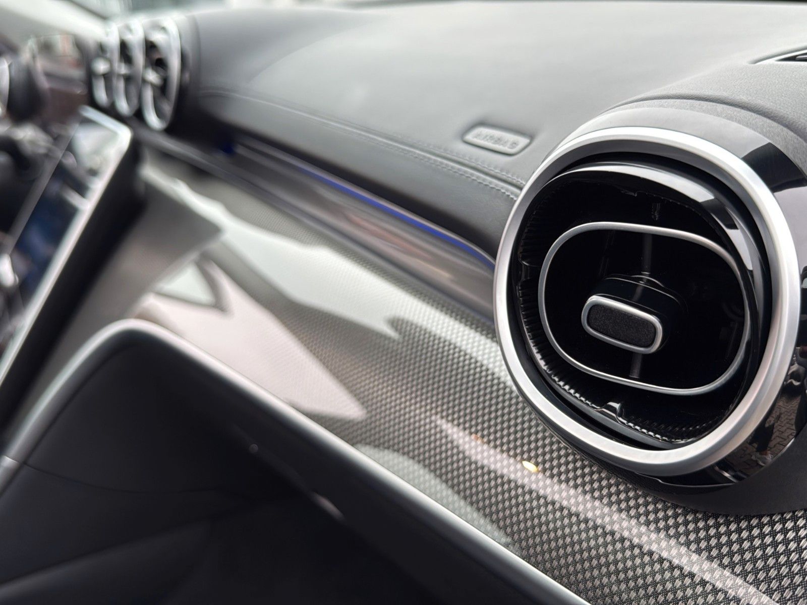 Fahrzeugabbildung Mercedes-Benz C 220 d T 9G-TRONIC AMG Line *LED*Pano*19Zoll*