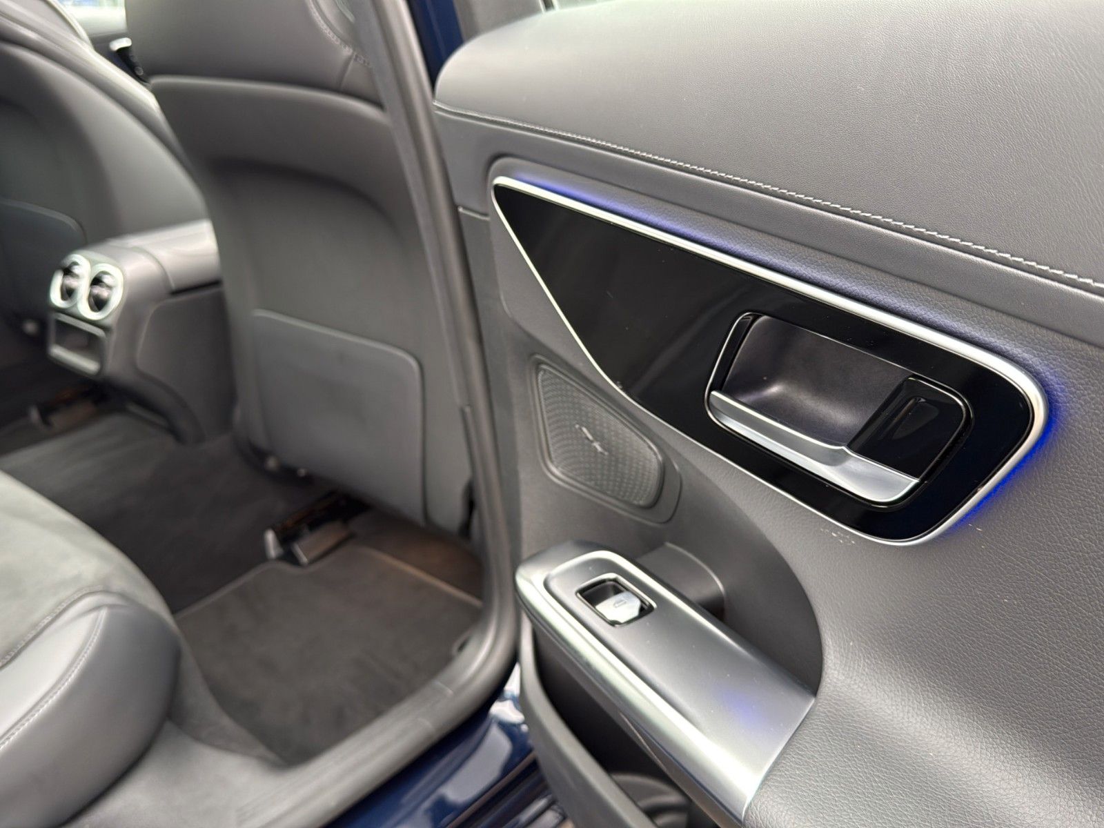 Fahrzeugabbildung Mercedes-Benz C 220 d T 9G-TRONIC AMG Line *LED*Pano*19Zoll*